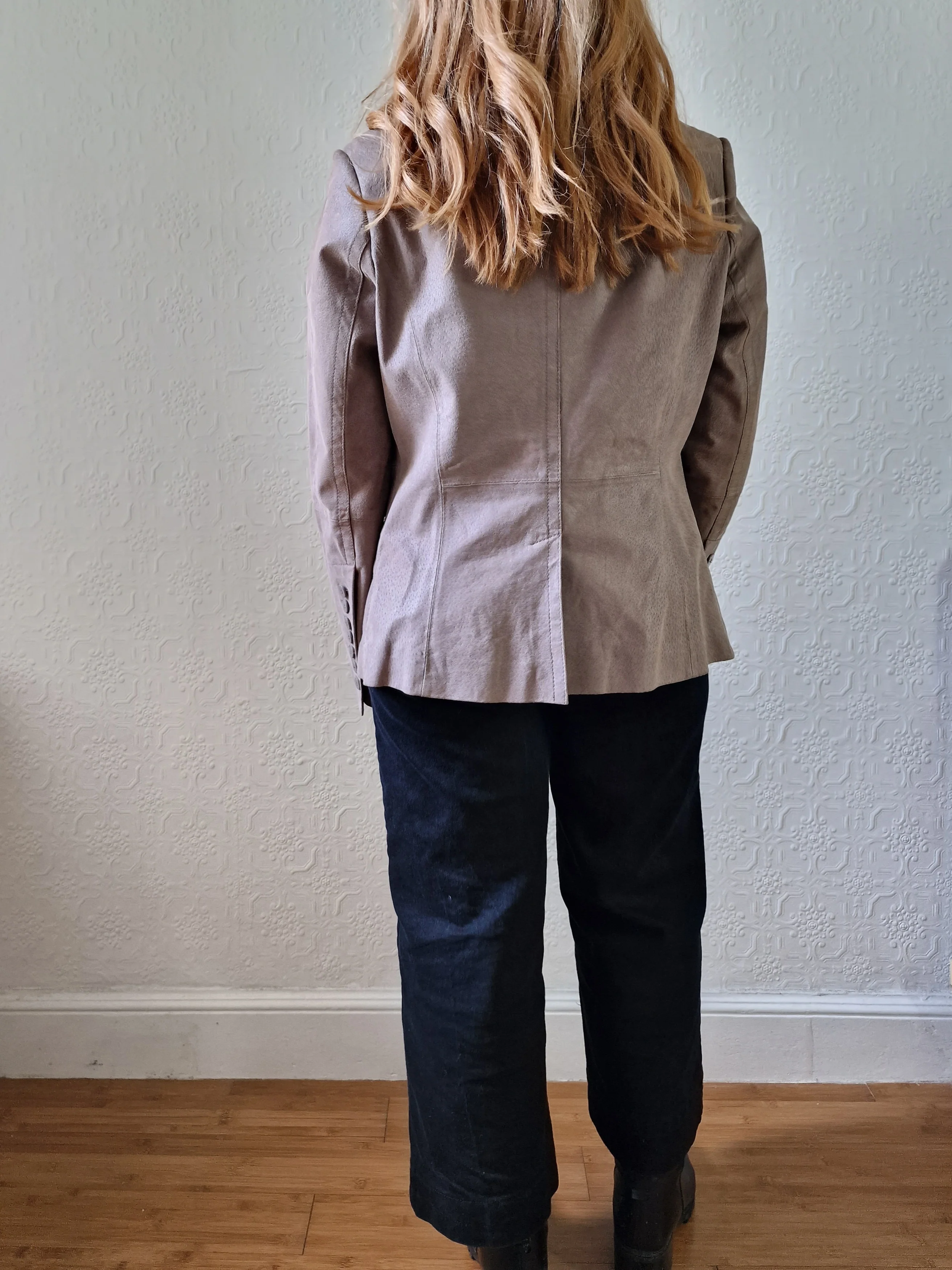 Vintage 90s Grey Taupe Genuine Suede Leather Jacket with Pointy Lapel - XS/S - Image 4