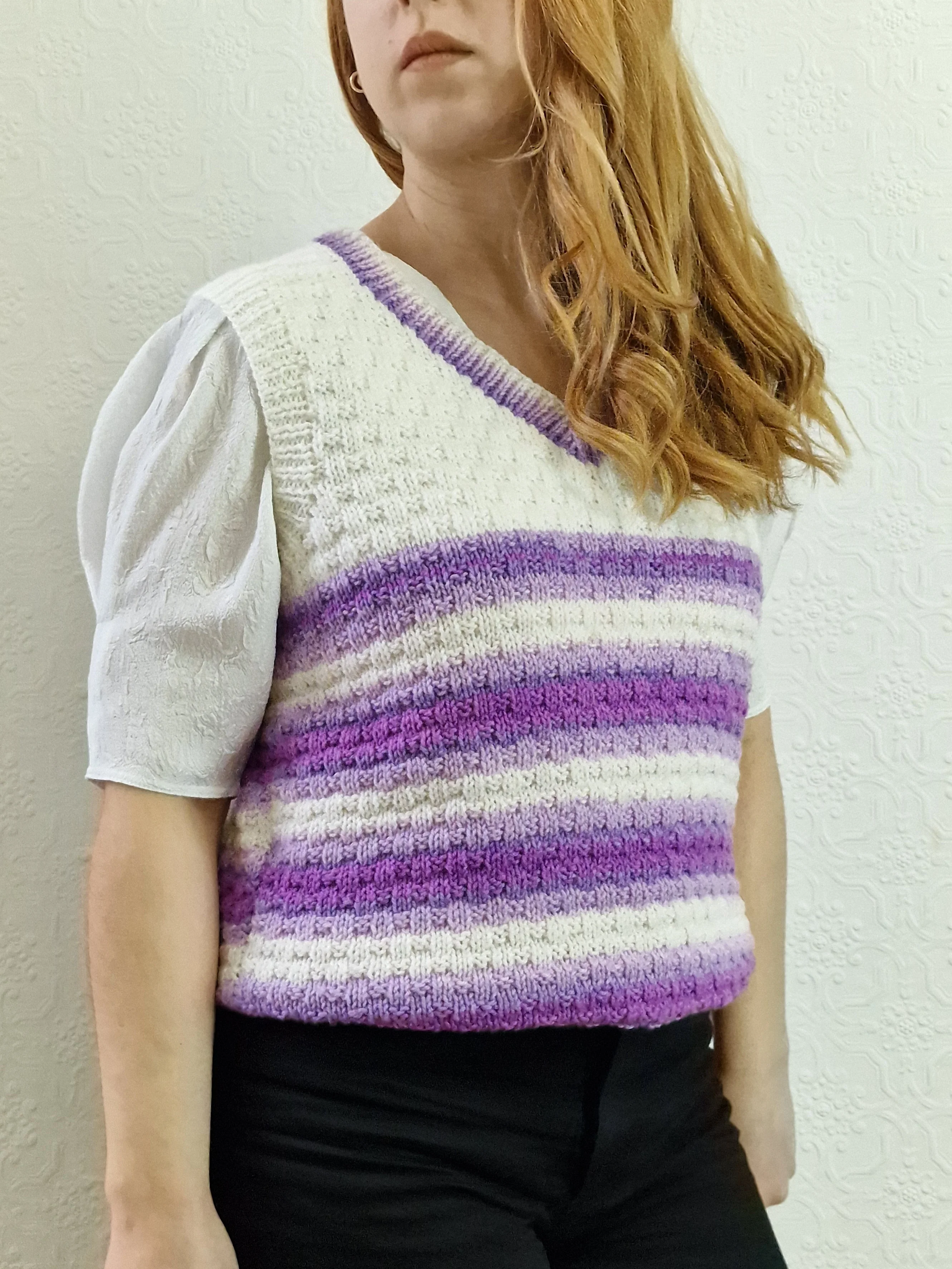 Vintage 80s Handknitted V-Neck White Vest with Purple Stripes - M/L - Image 4