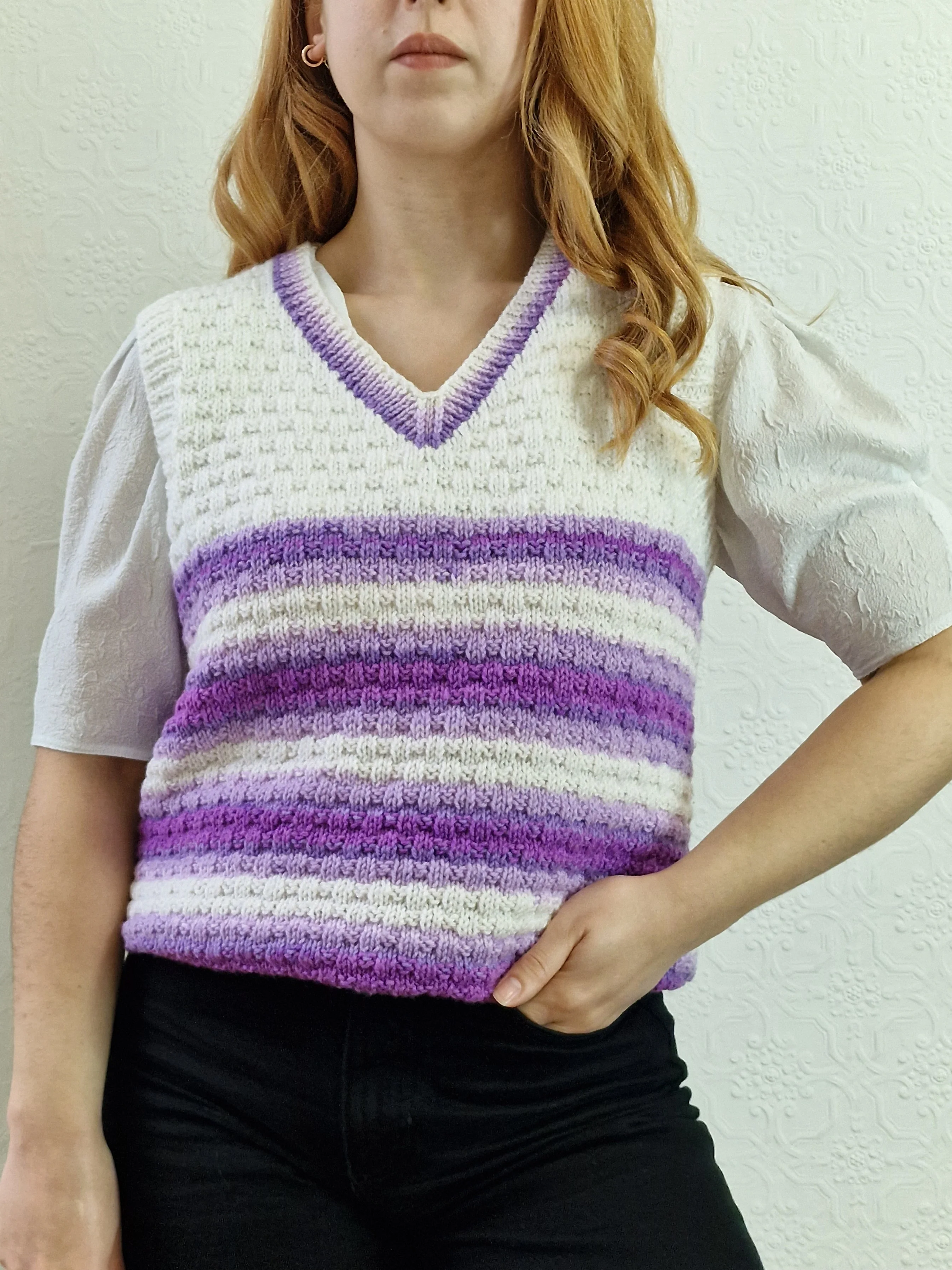 Vintage 80s Handknitted V-Neck White Vest with Purple Stripes - M/L - Image 5