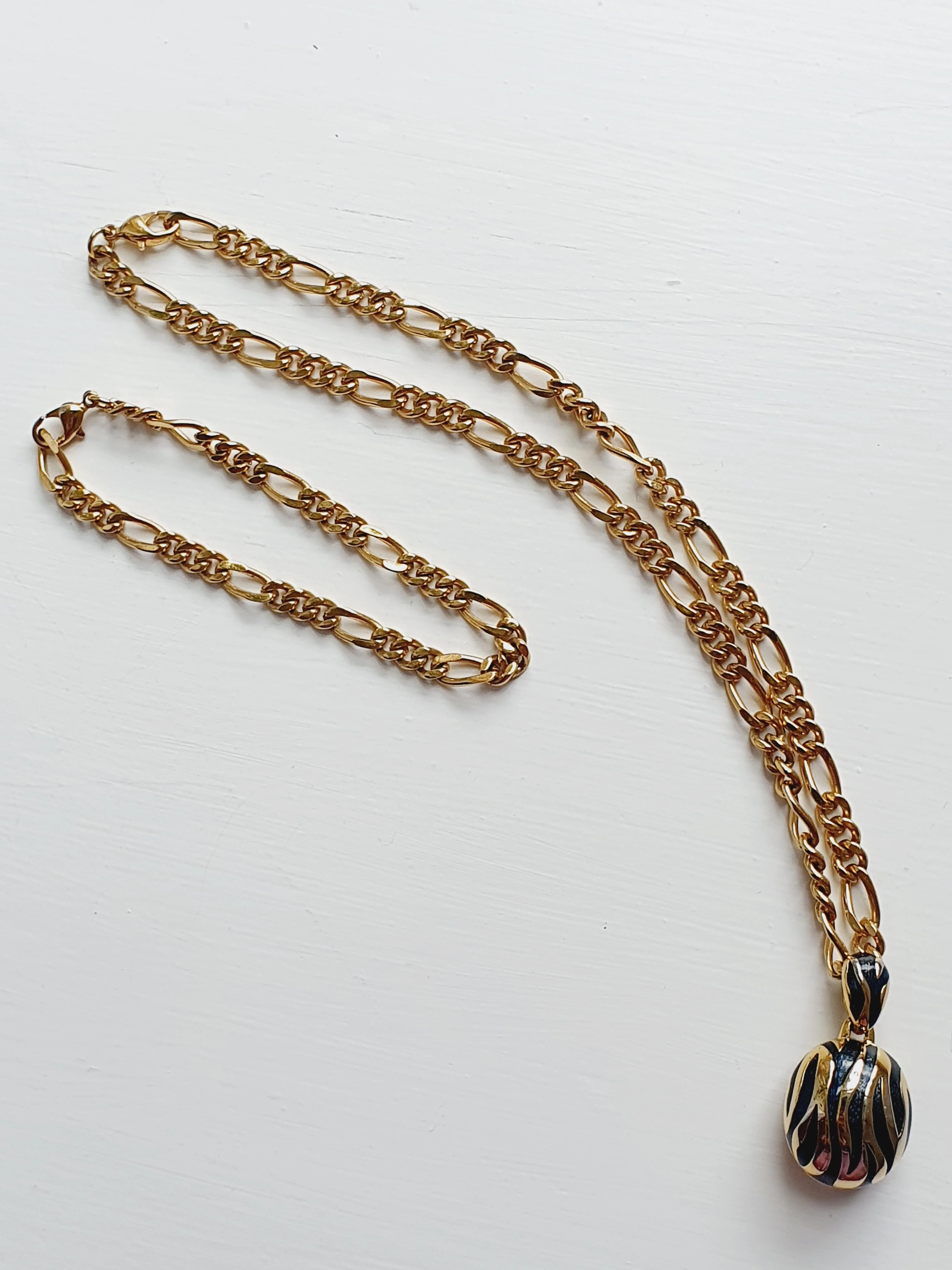 Flat Chain With Charm & Matching Bracelet - Image 4