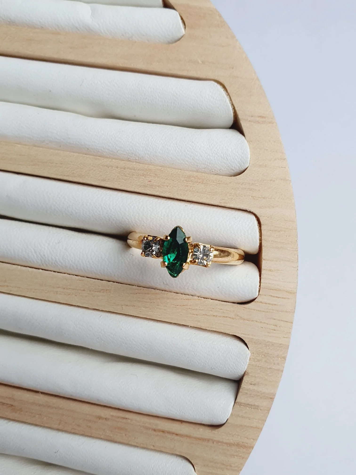 Green - Vintage Gold Plated Ring with Crystal - Image 4