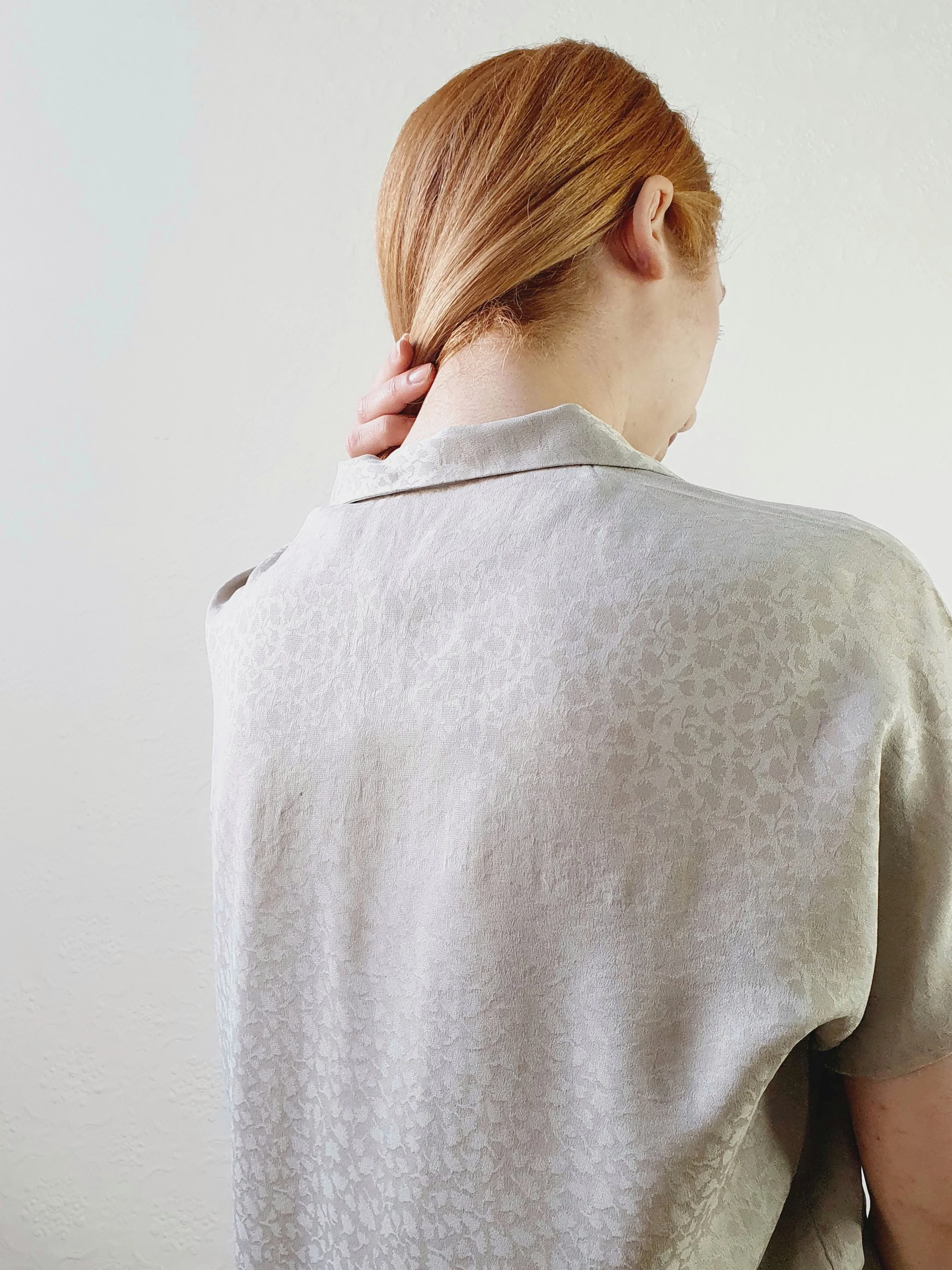 Light Grey Floral Detail Silky Top - XL - Image 5