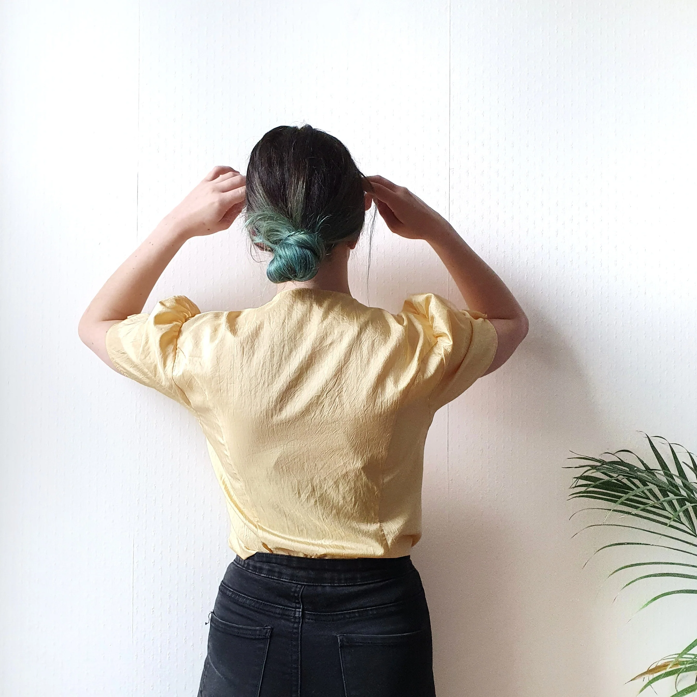Puff Sleeve Top - M - Image 4
