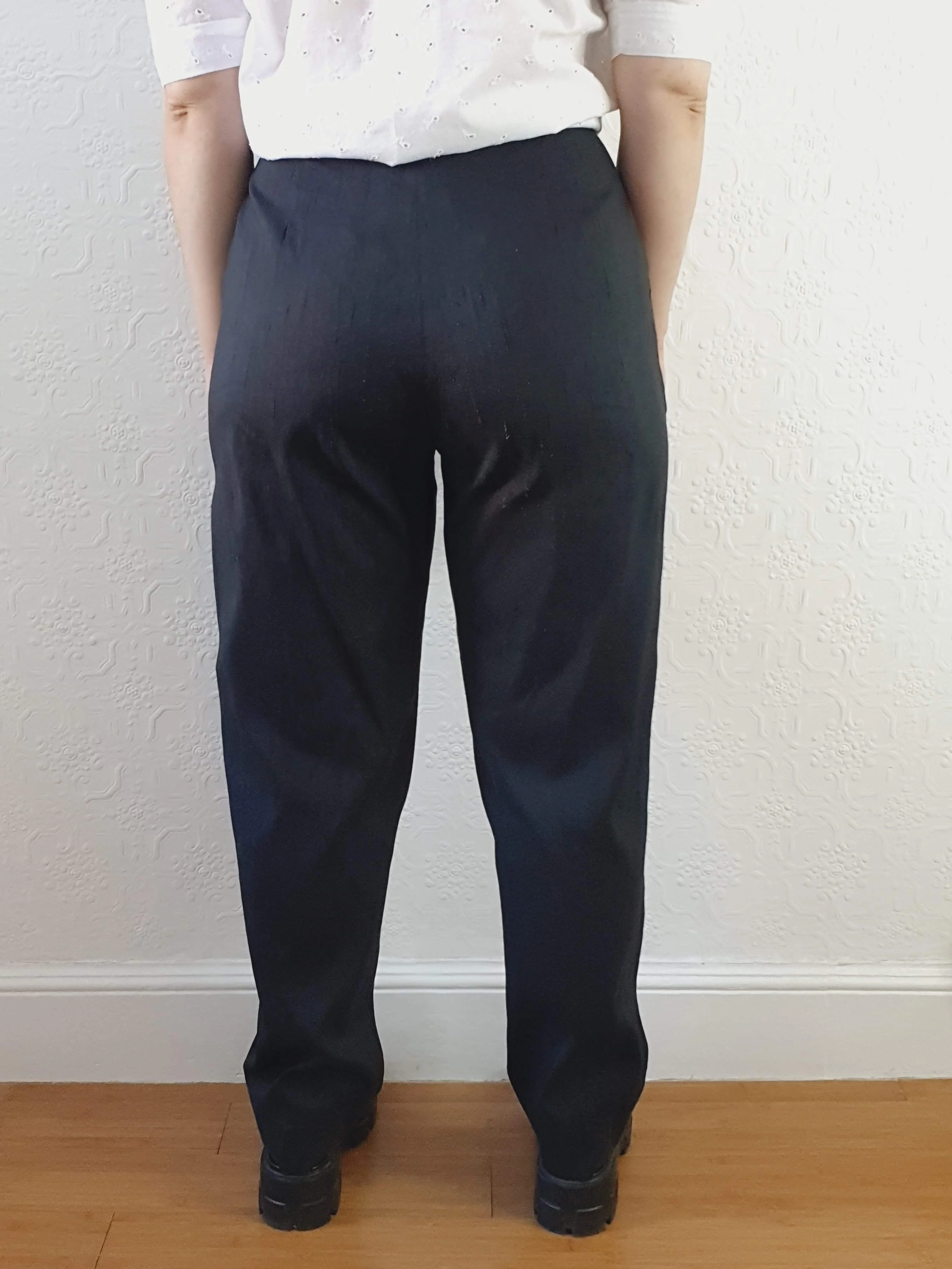 Vintage 100% Silk High Waisted Black Summer Trousers - S - Image 4