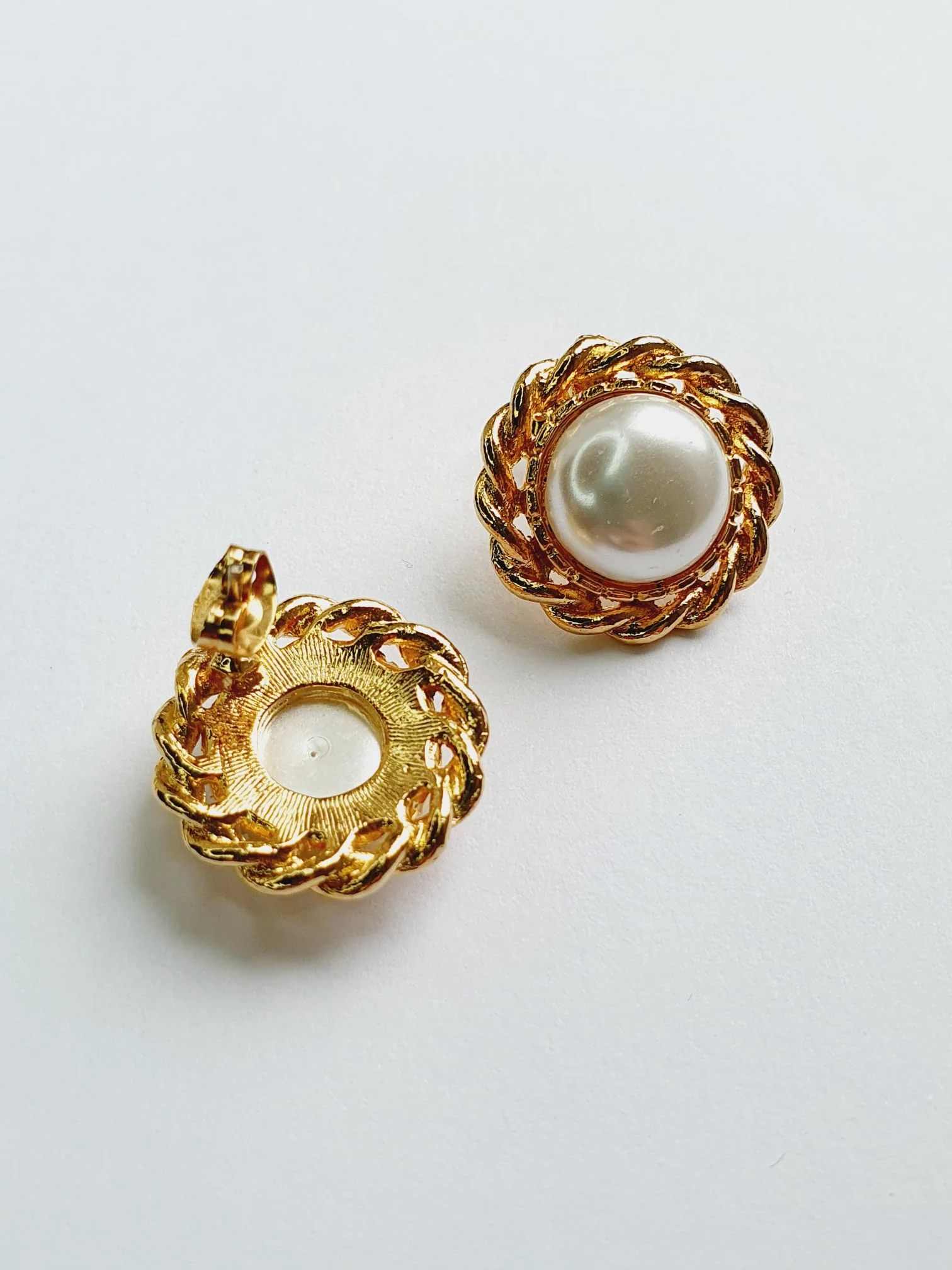 Vintage 1980s Gold Plated Pearl Stud Earrings - Image 3
