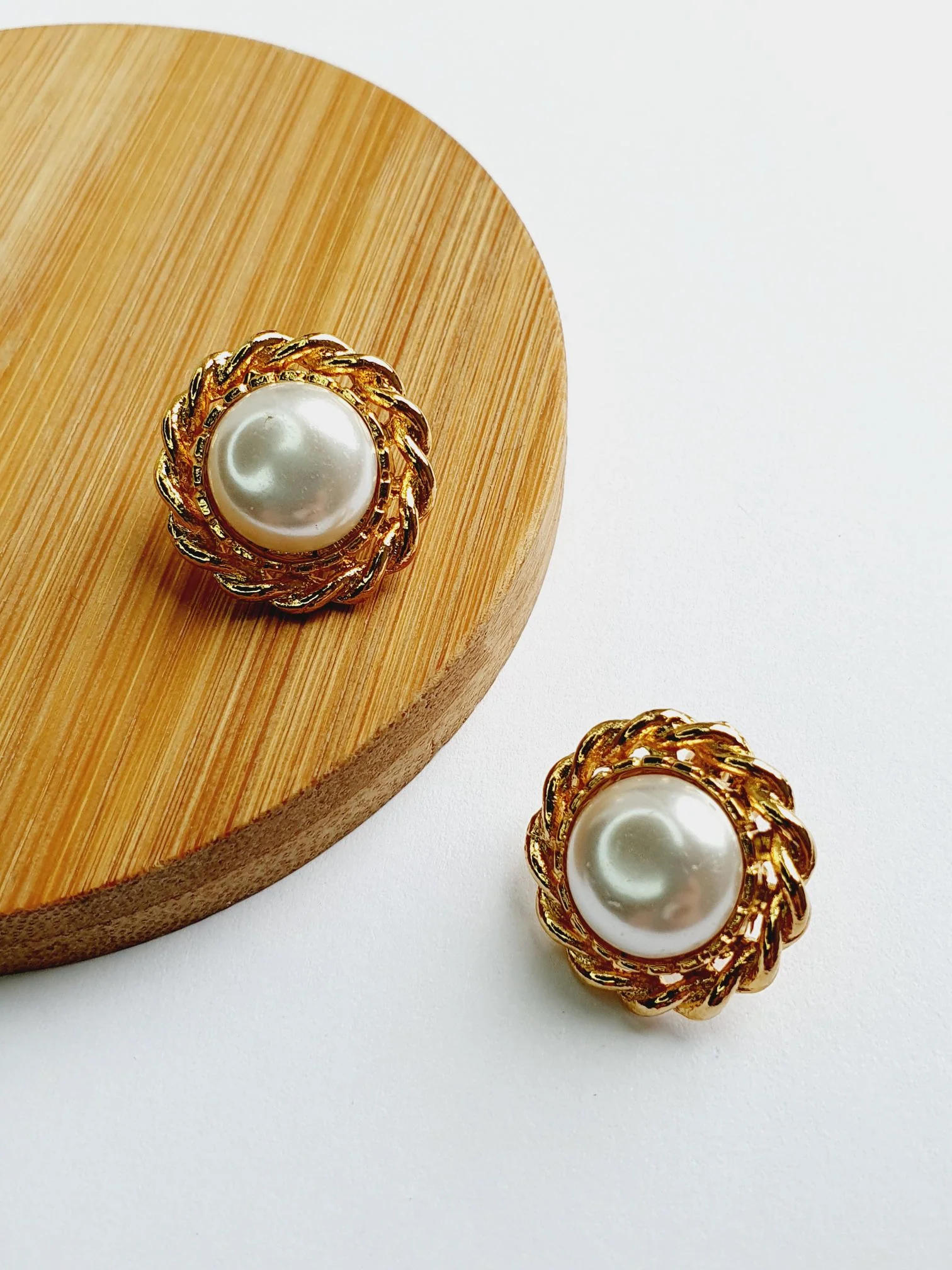 Vintage 1980s Gold Plated Pearl Stud Earrings - Image 4