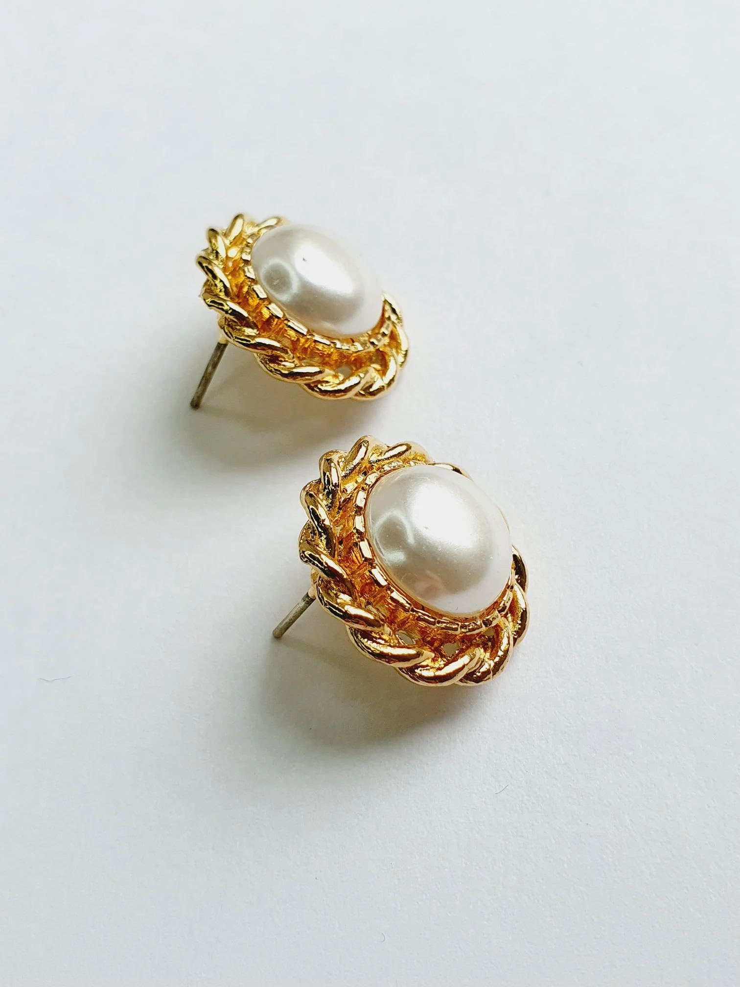 Vintage 1980s Gold Plated Pearl Stud Earrings - Image 6