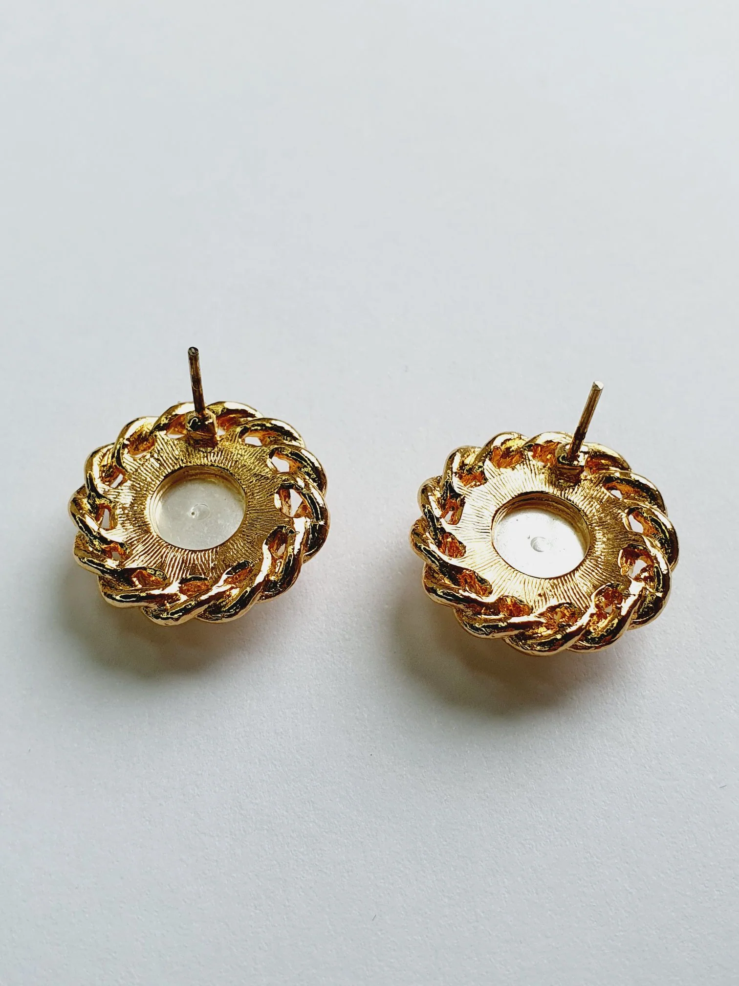 Vintage 1980s Gold Plated Pearl Stud Earrings - Image 7