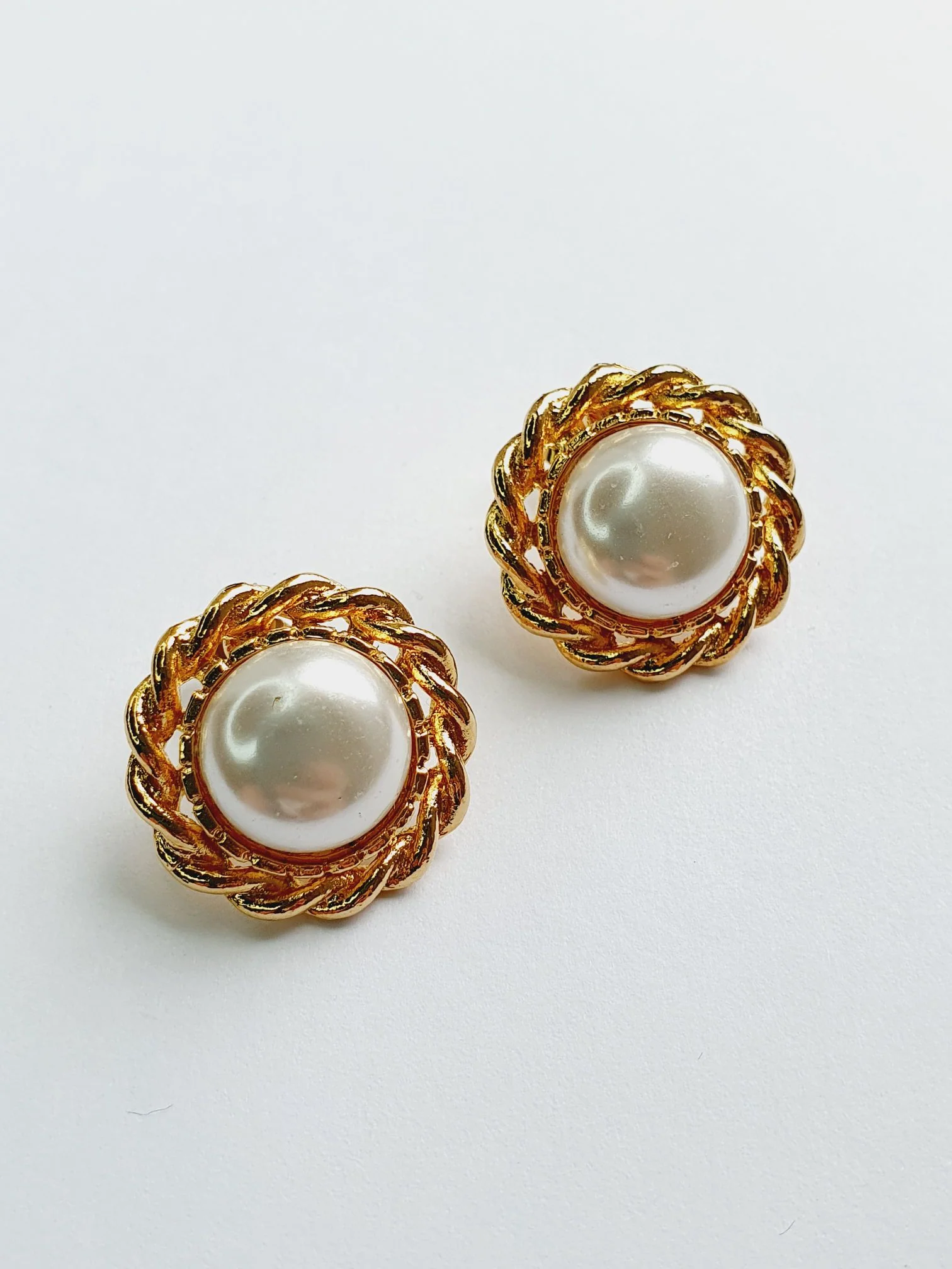 Vintage 1980s Gold Plated Pearl Stud Earrings - Image 8