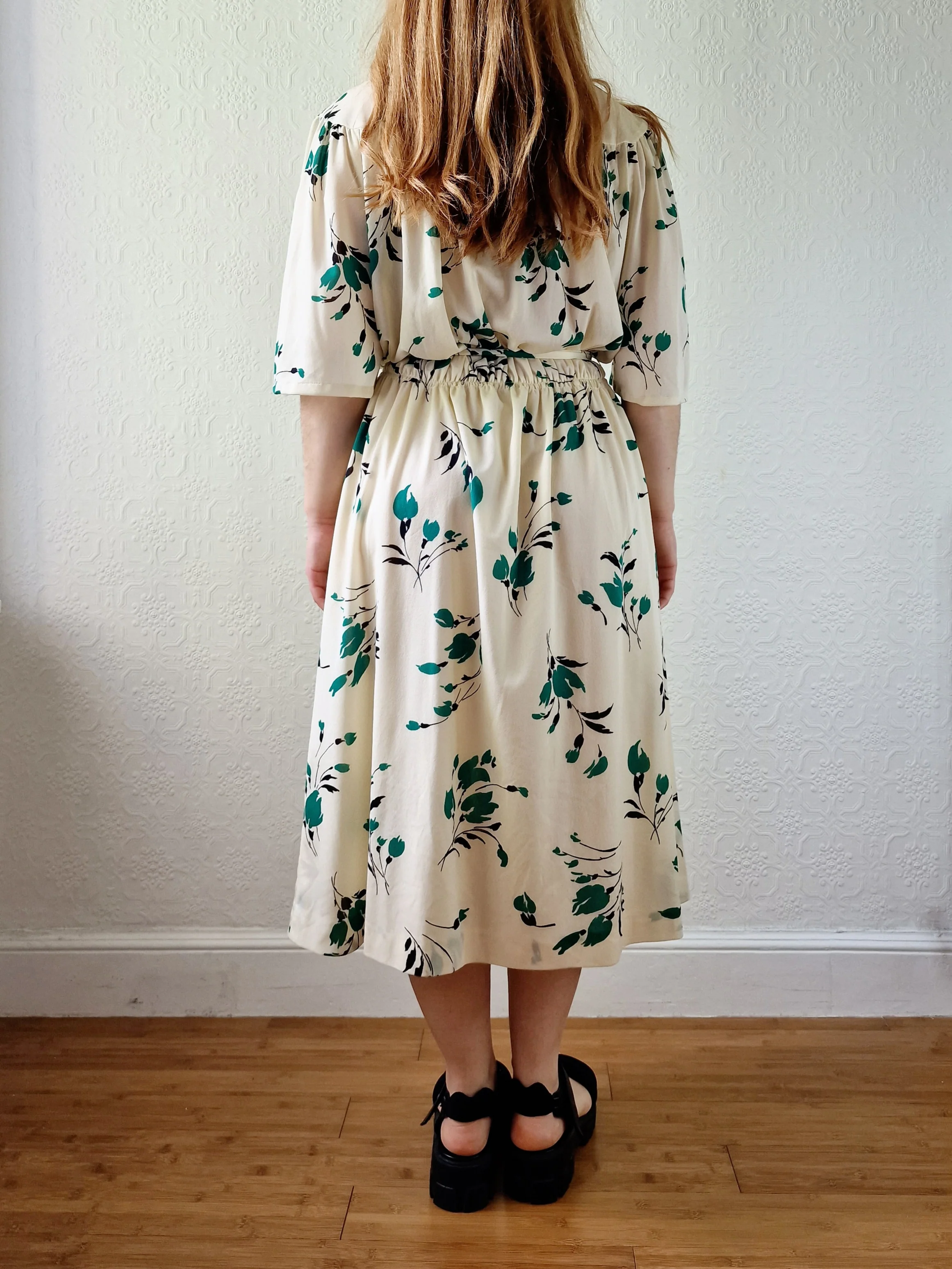 Vintage 70s Cream Floral Midi Dress with Short Sleeves - M/L - Image 4