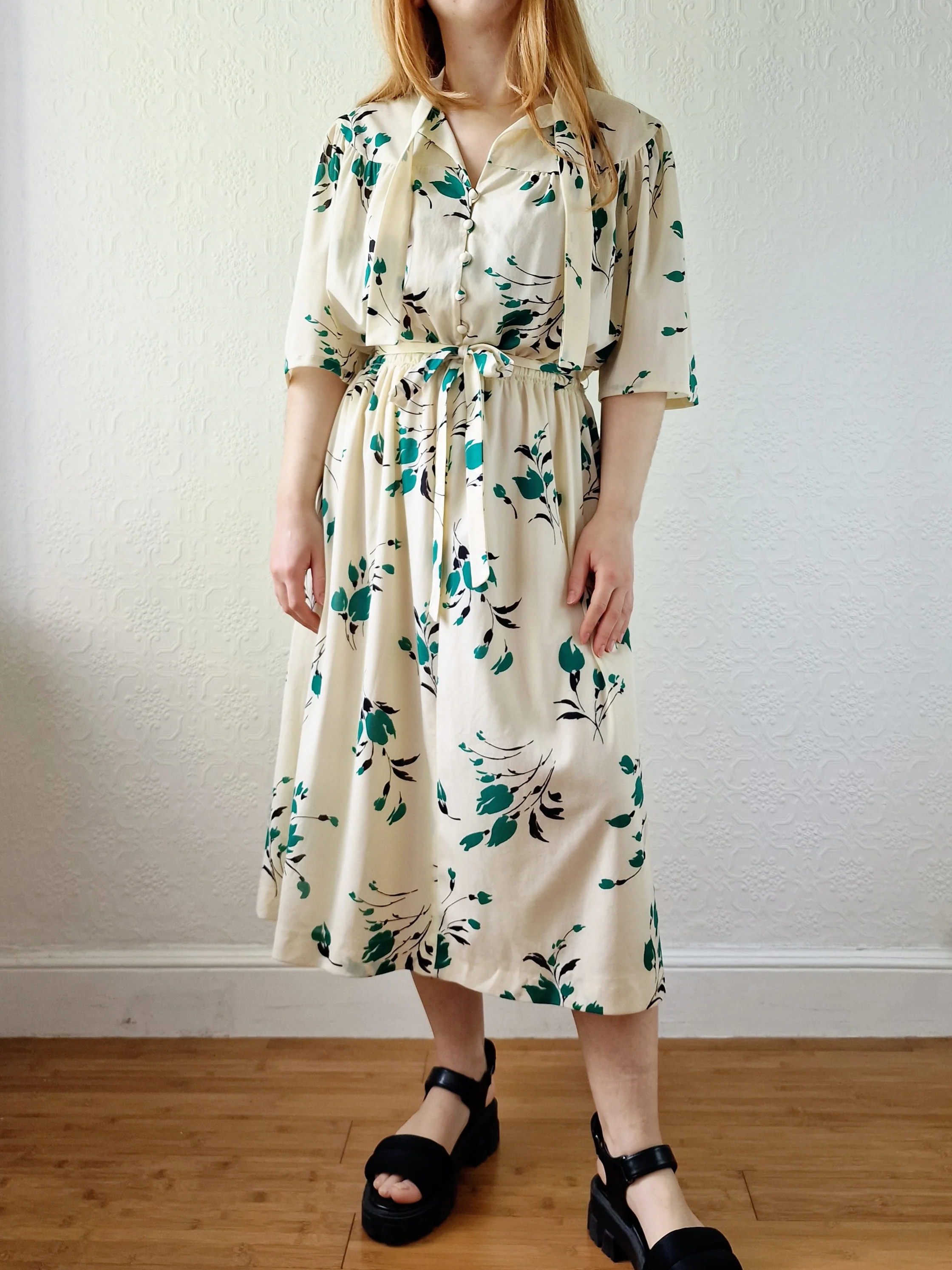 Vintage 70s Cream Floral Midi Dress with Short Sleeves - M/L - Image 5