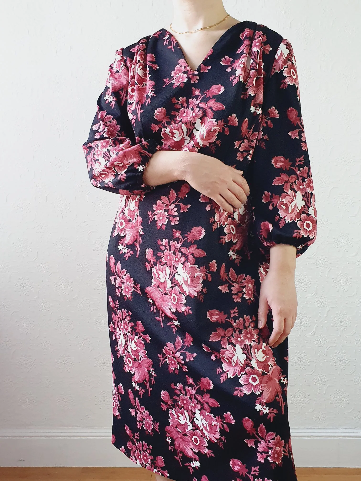 Vintage 70s Handmade Black Floral Shift Dress with Balloon Sleeves - M - Image 10
