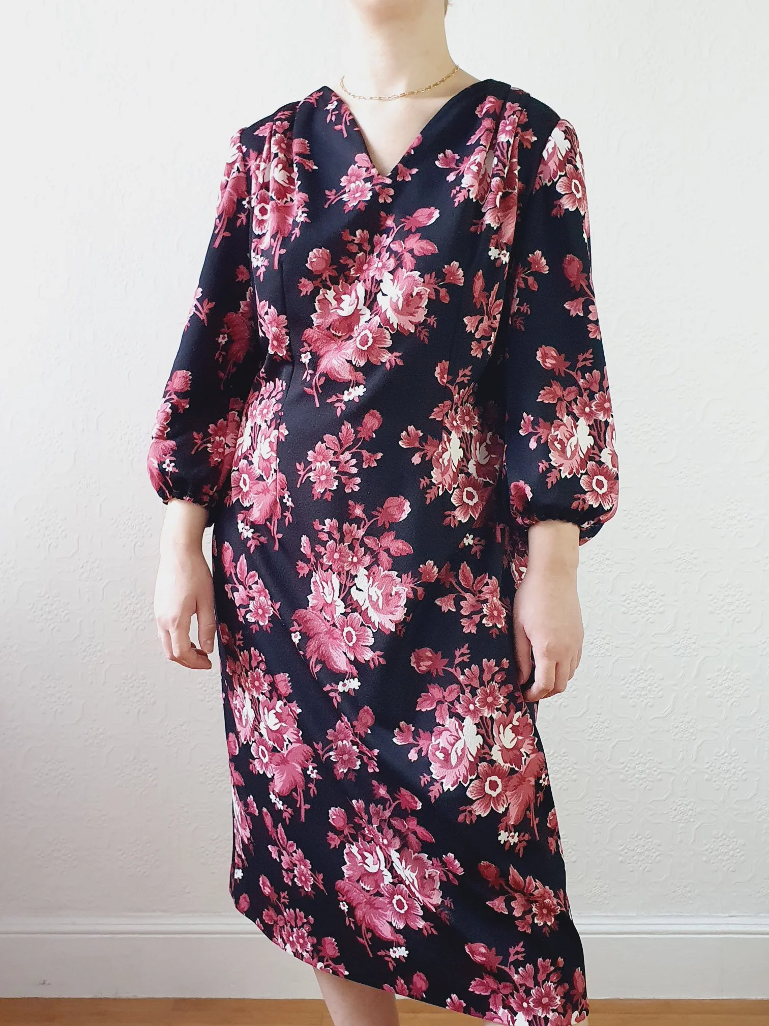 Vintage 70s Handmade Black Floral Shift Dress with Balloon Sleeves - M - Image 11