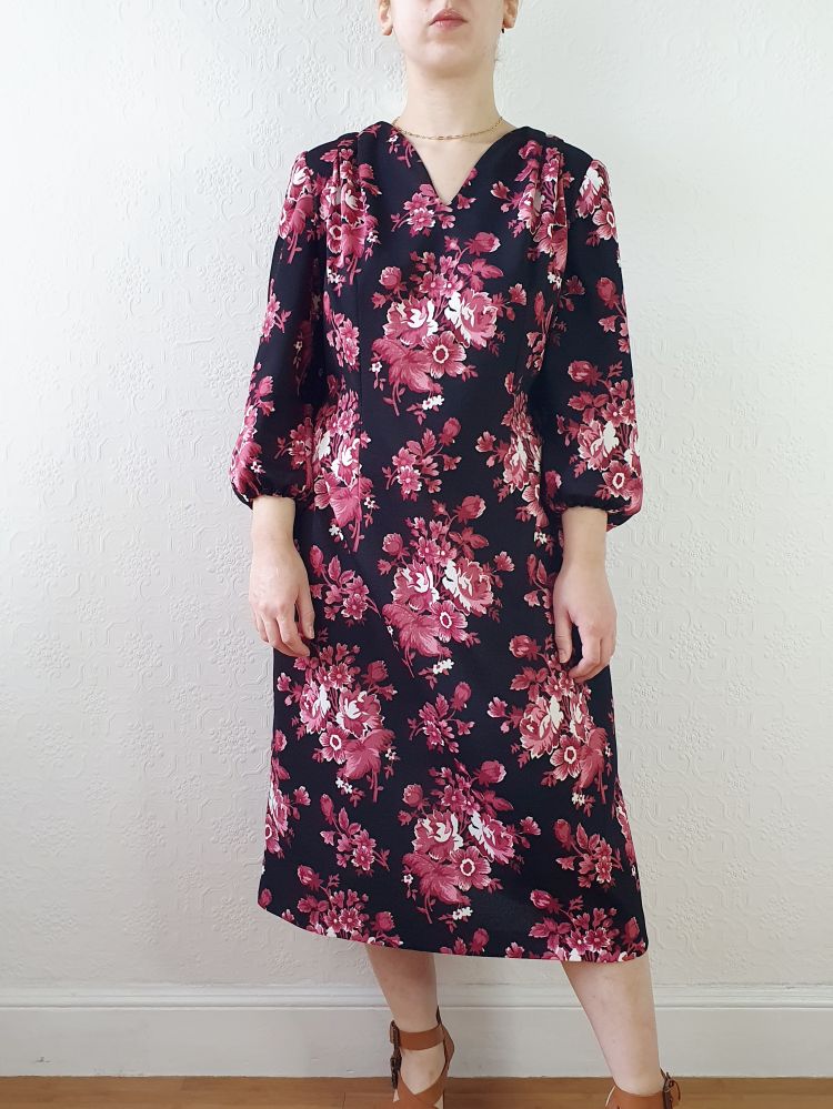 Vintage 70s Handmade Black Floral Shift Dress with Balloon Sleeves - M - Image 2