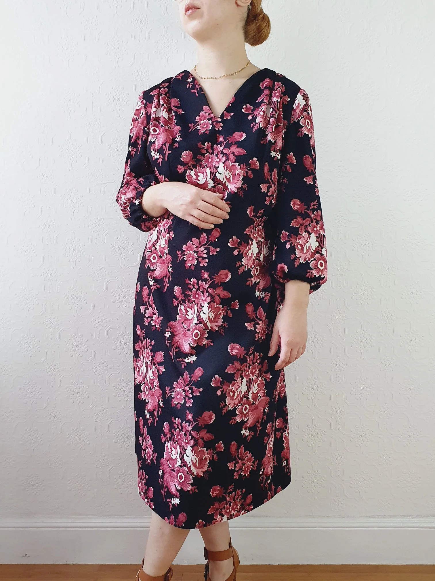 Vintage 70s Handmade Black Floral Shift Dress with Balloon Sleeves - M - Image 3