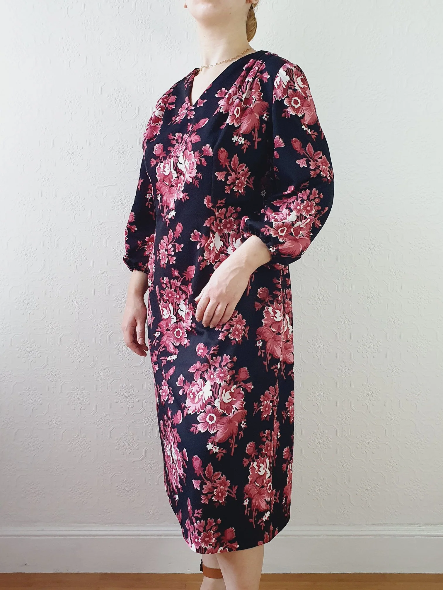 Vintage 70s Handmade Black Floral Shift Dress with Balloon Sleeves - M - Image 5