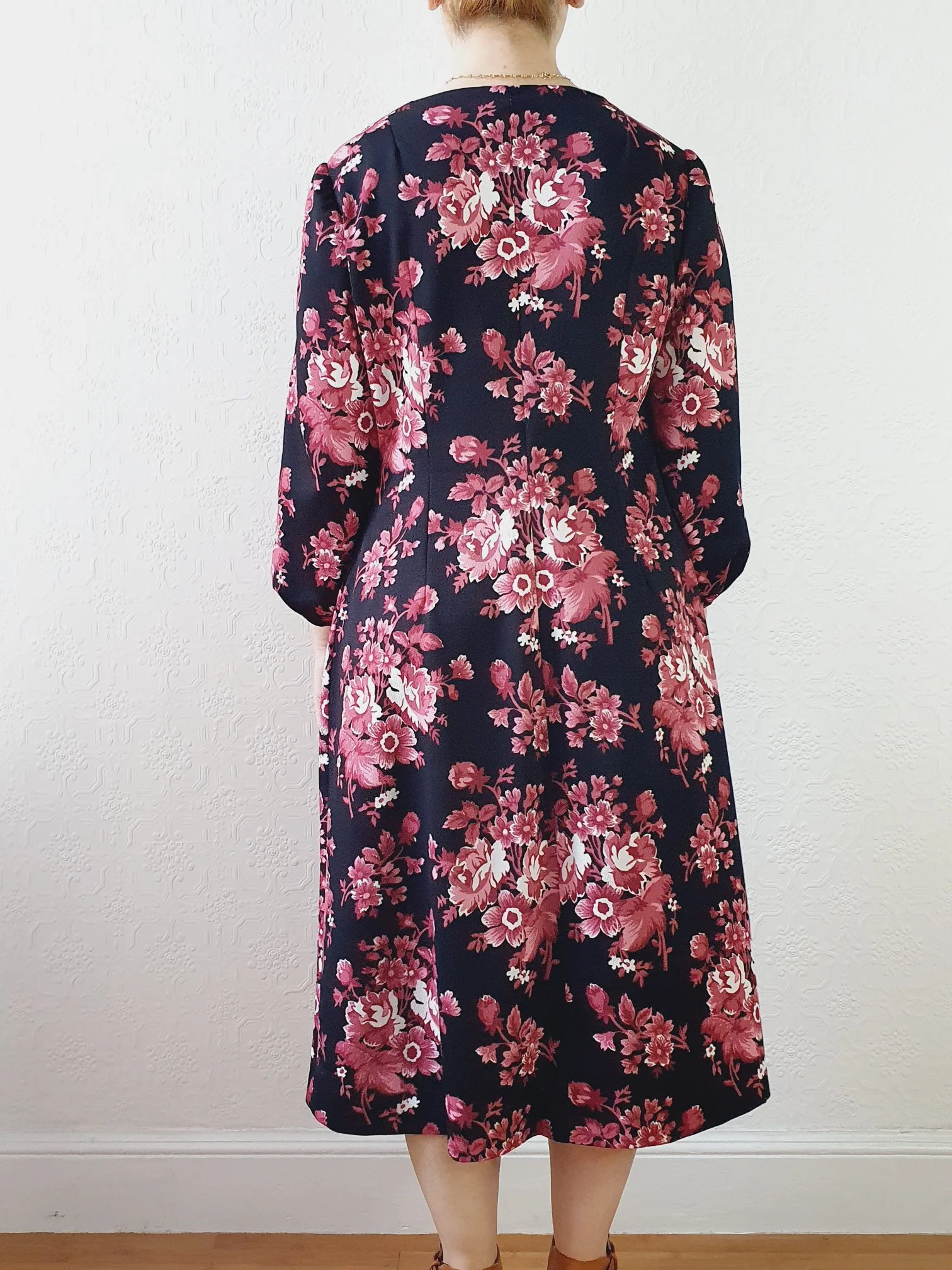 Vintage 70s Handmade Black Floral Shift Dress with Balloon Sleeves - M - Image 7