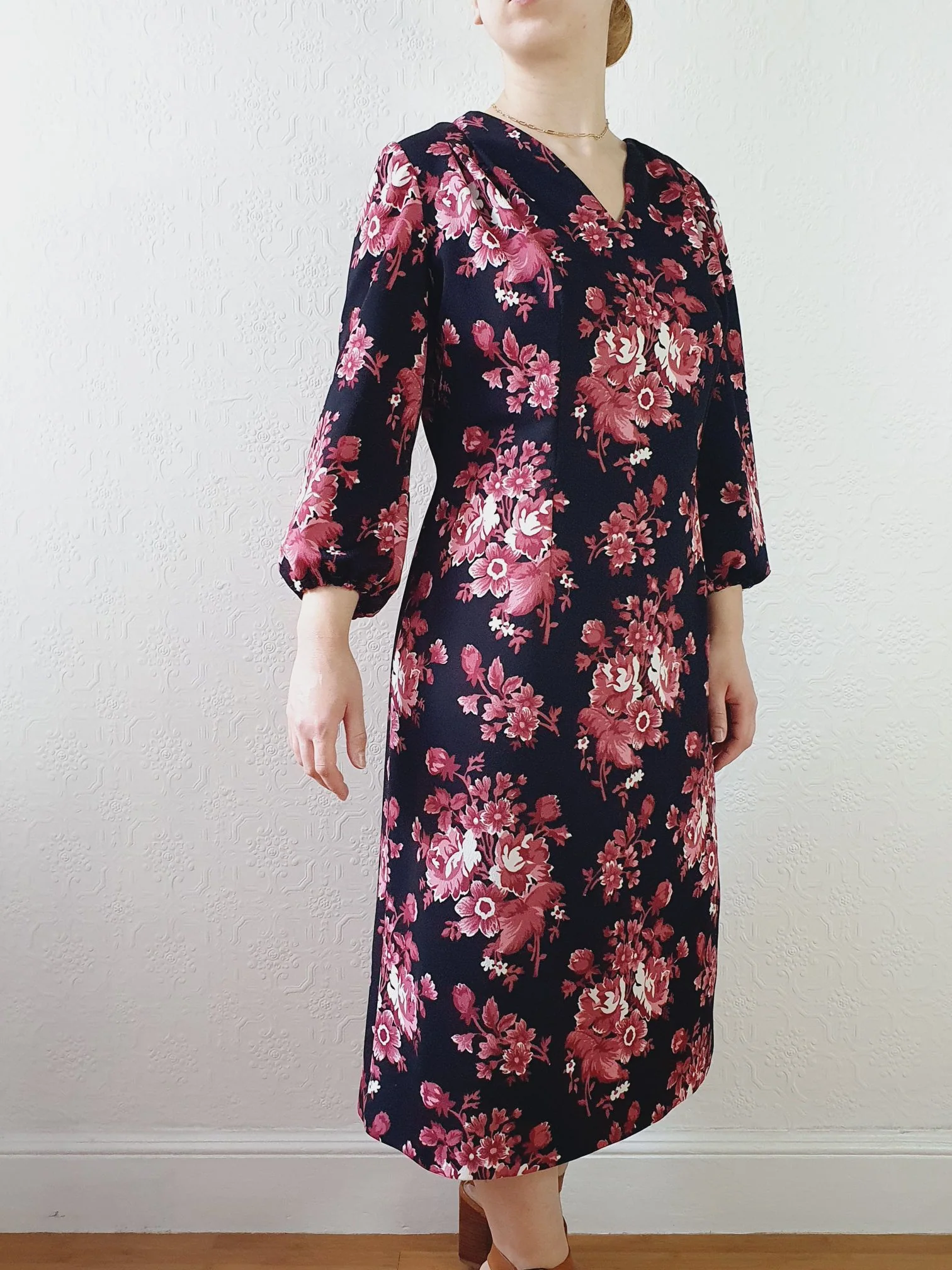 Vintage 70s Handmade Black Floral Shift Dress with Balloon Sleeves - M - Image 9