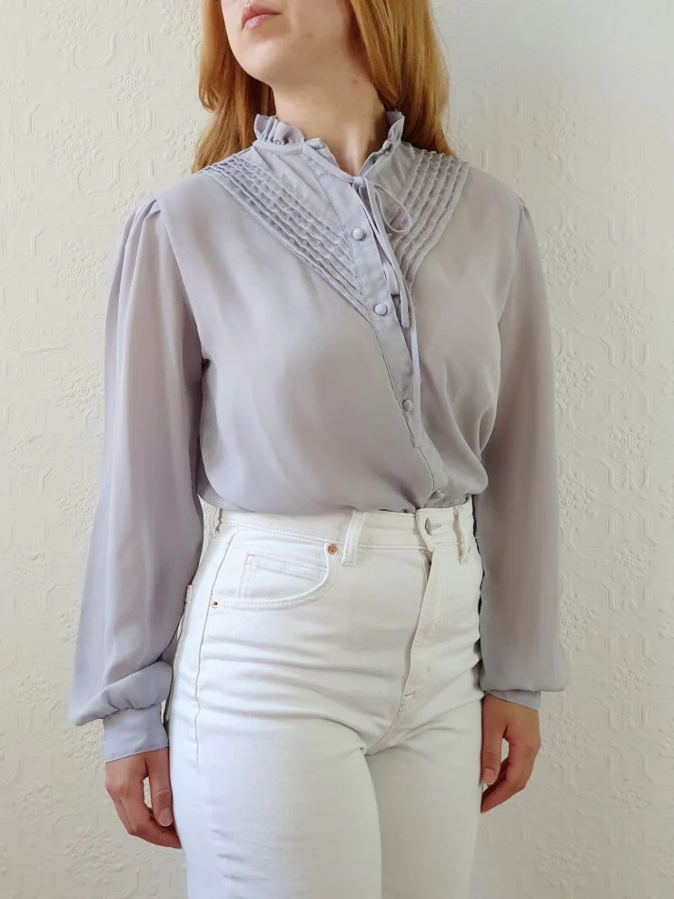 Vintage 70s Light Grey Blouse with Pie Crust Collar - XS/S - Image 4