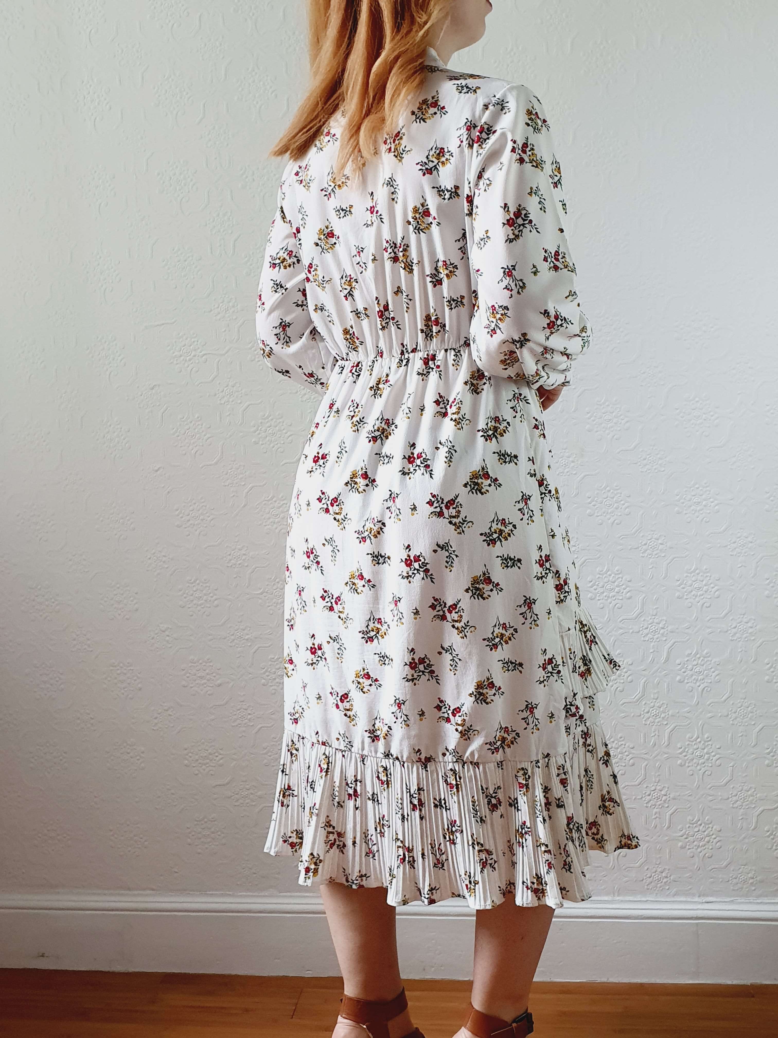 Vintage 70s White Floral Dress with Tiered Skirt - S - Image 7