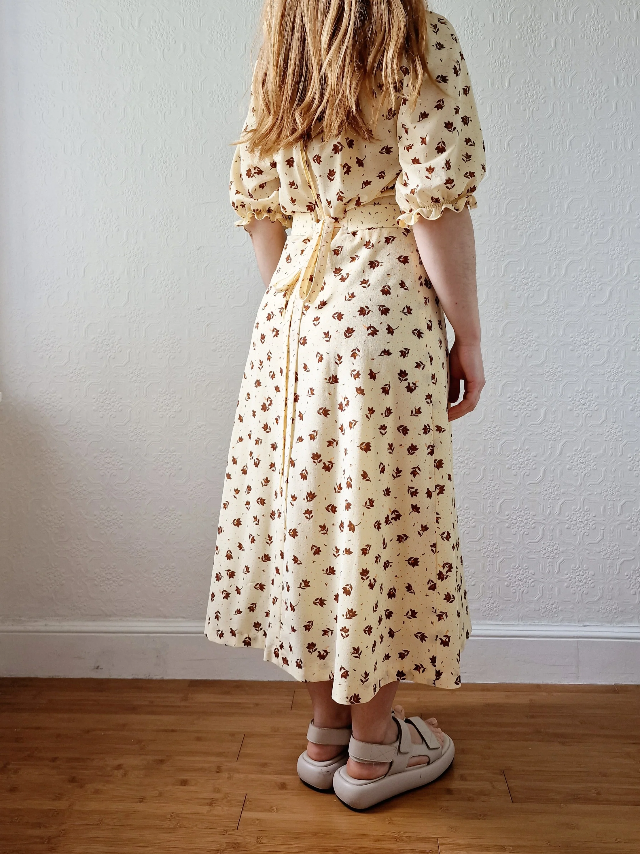 Vintage 70s Yellow Floral Midi Dress with Short Puff Sleeves - S/M - Image 4