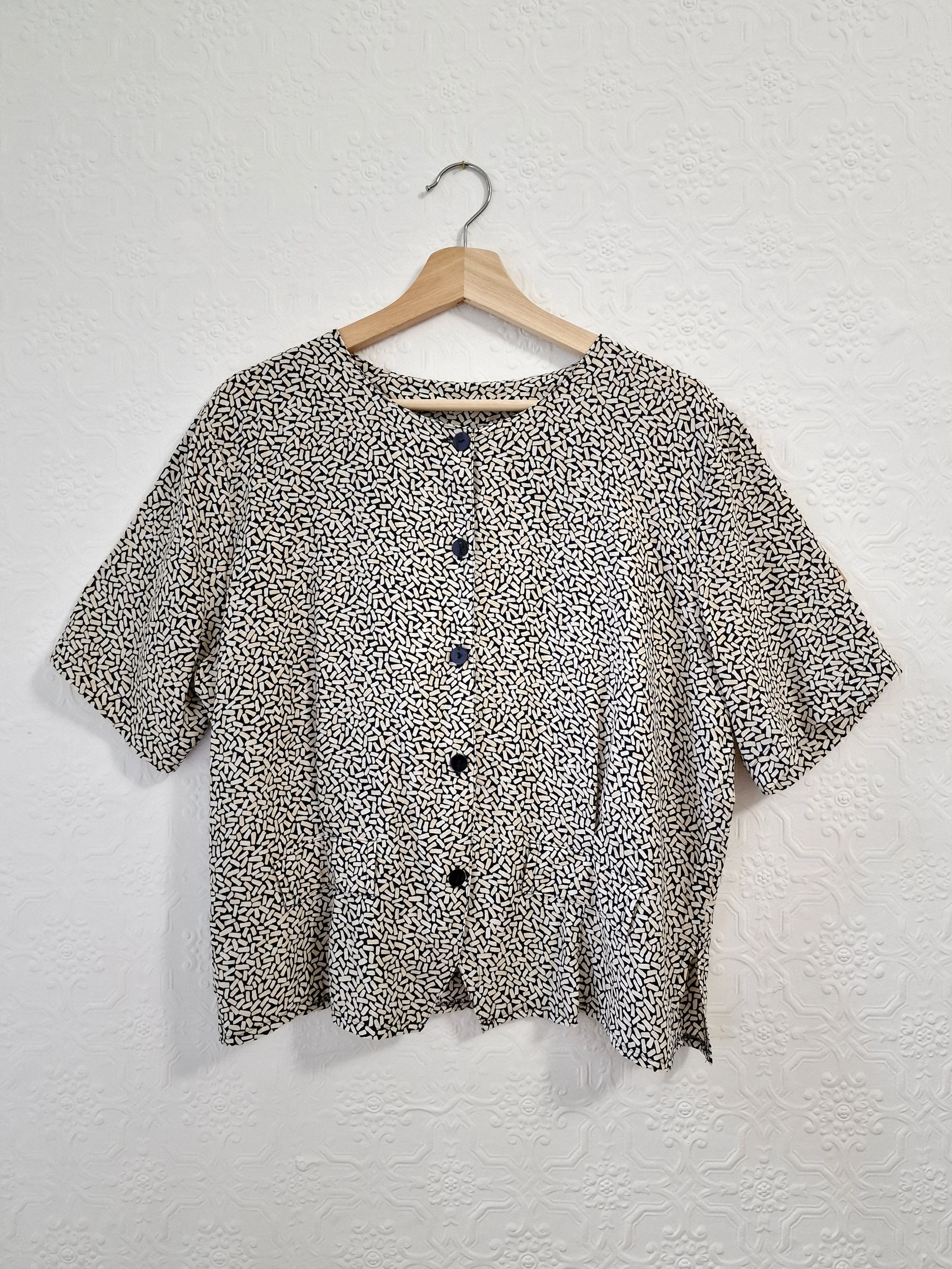 Vintage 80s Black & Beige Abstract Pattern Blouse with Short Sleeves - M - Image 12