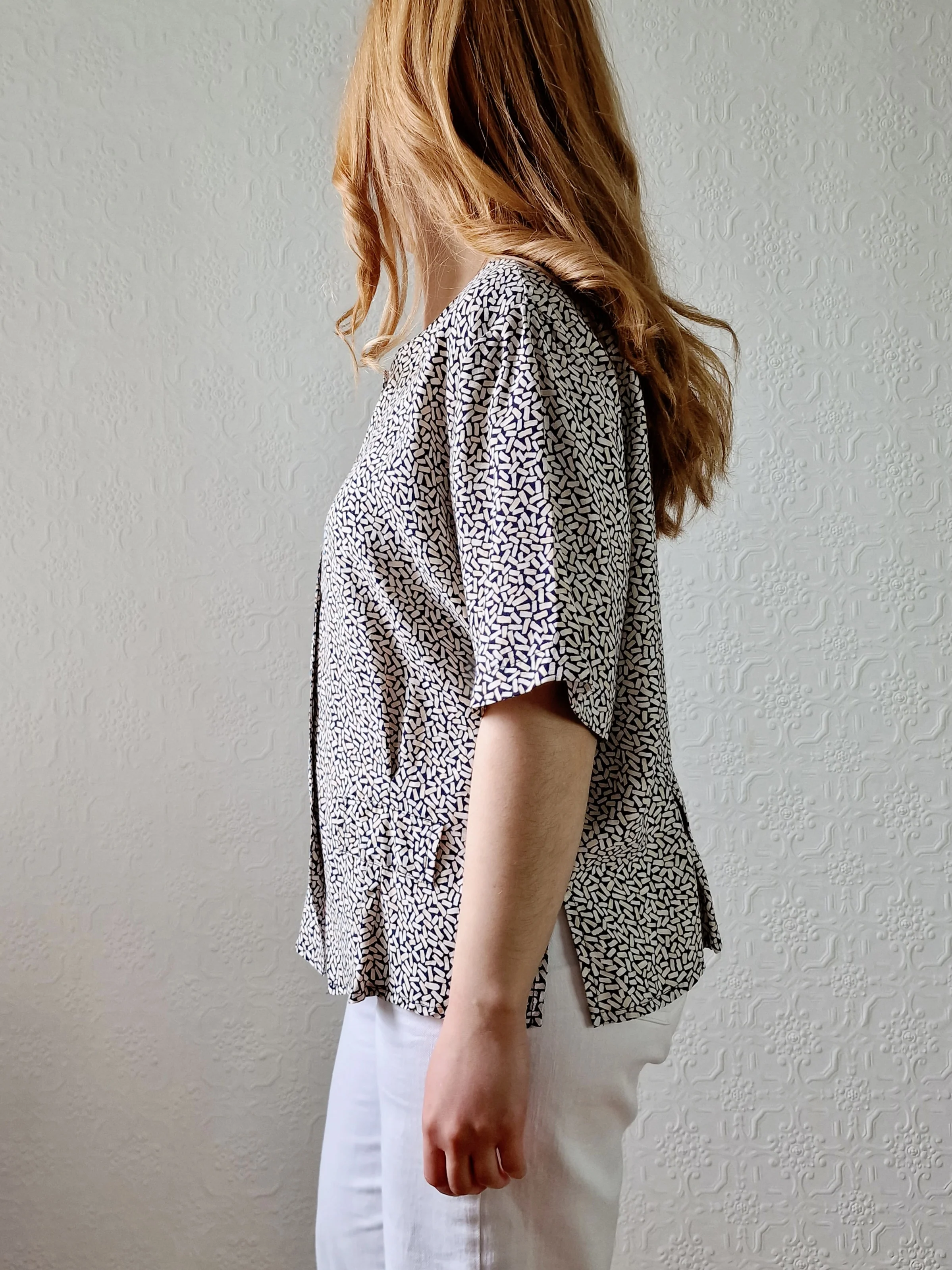 Vintage 80s Black & Beige Abstract Pattern Blouse with Short Sleeves - M - Image 5
