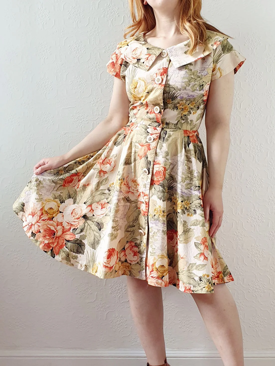 Vintage 80s Full Skirt Floral Dress with Cap Sleeves and Statement Collar - S/M