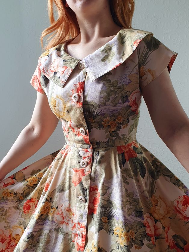 Vintage 80s Full Skirt Floral Dress with Cap Sleeves and Statement Collar - S/M - Image 11