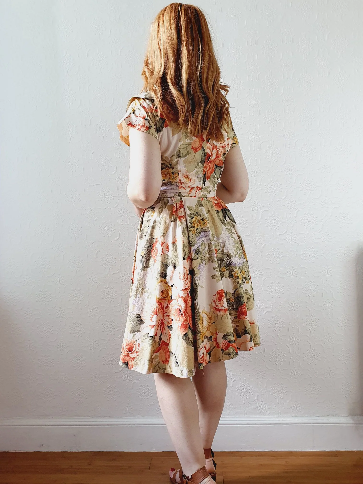 Vintage 80s Full Skirt Floral Dress with Cap Sleeves and Statement Collar - S/M - Image 6