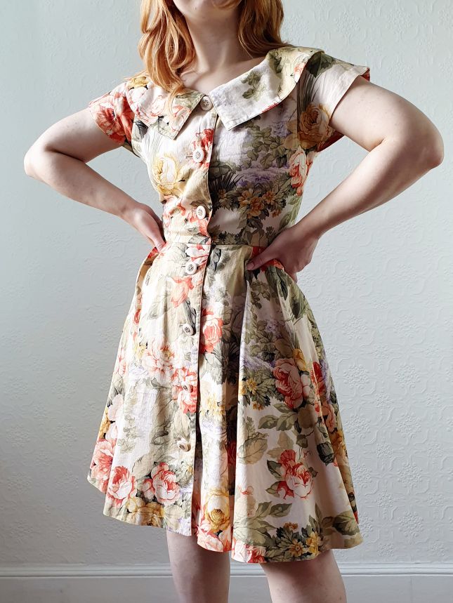 Vintage 80s Full Skirt Floral Dress with Cap Sleeves and Statement Collar - S/M - Image 9