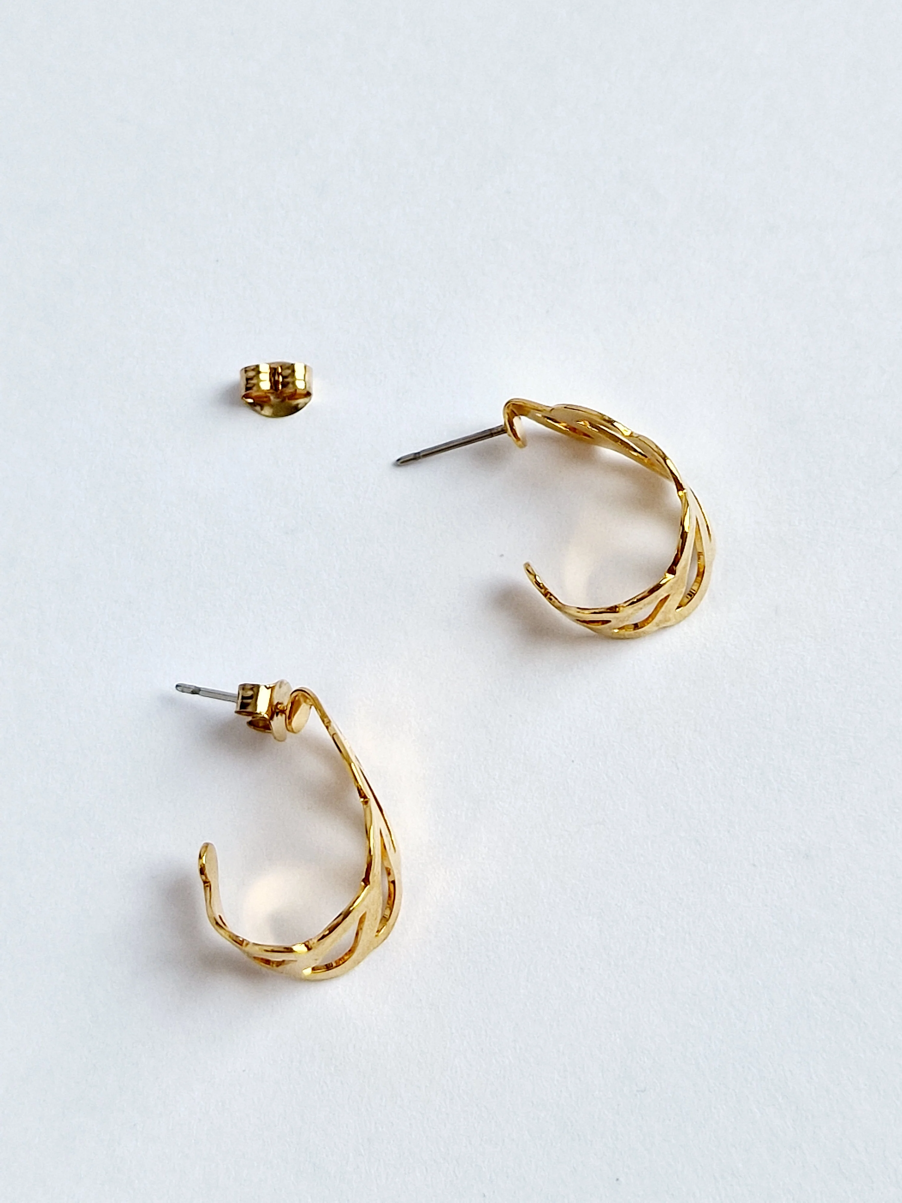Vintage 80s Gold Plated Minimal Cutout Hoop Earrings - Image 4