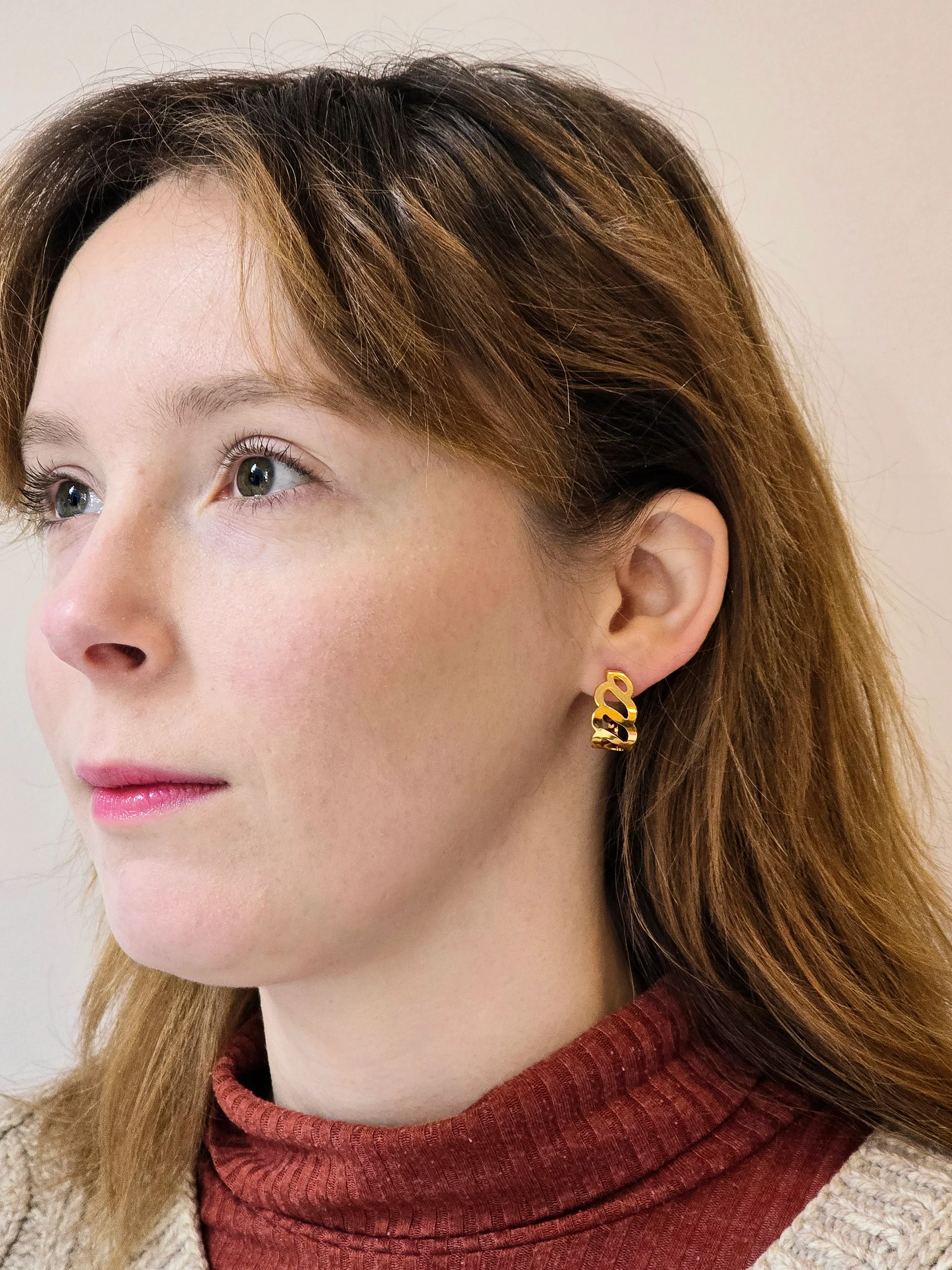 Vintage 80s Gold Plated Minimal Cutout Hoop Earrings - Image 6