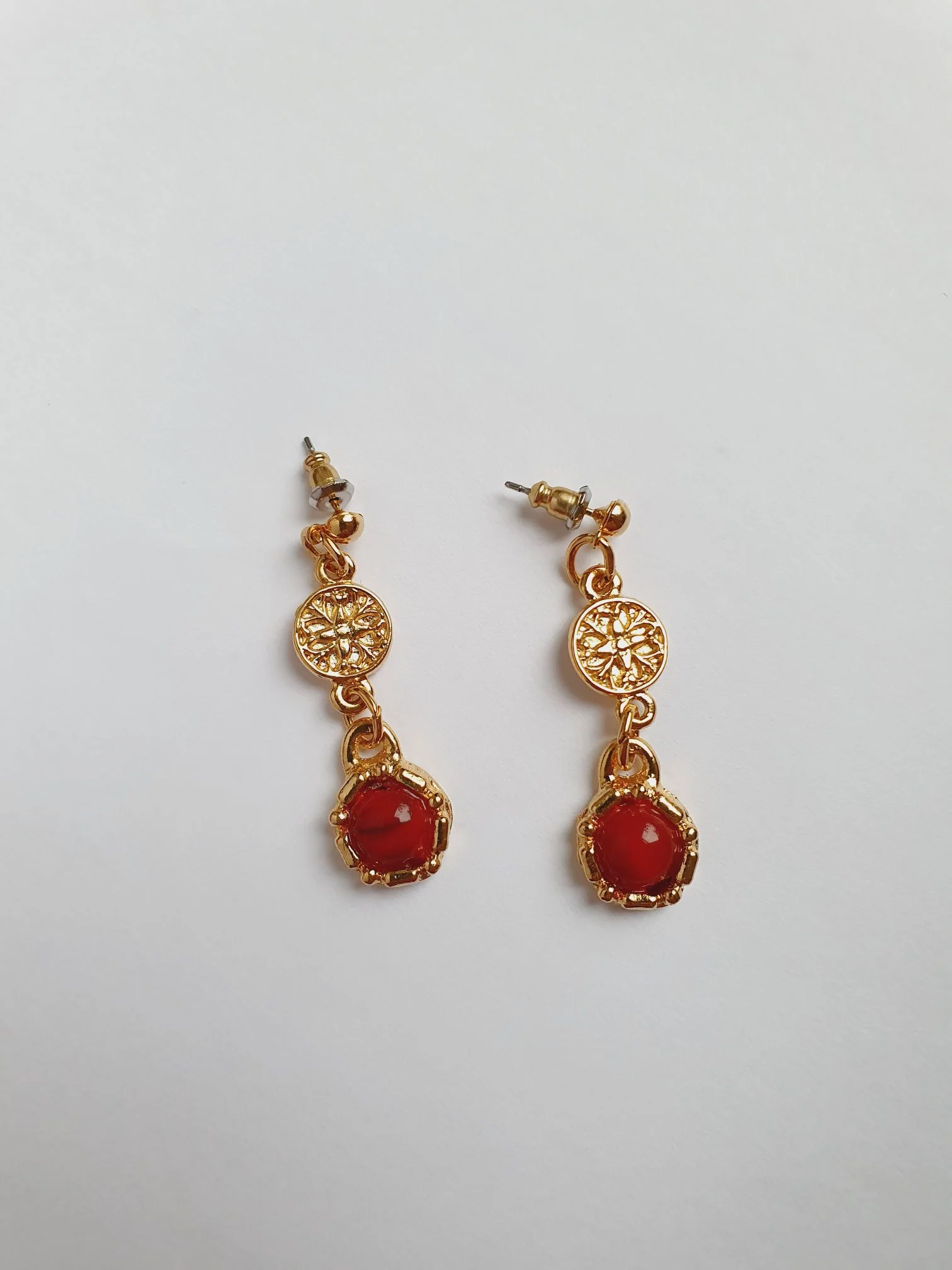 Vintage 80s Gold Plated Textured Drop Earrings with Red Charm - Image 4