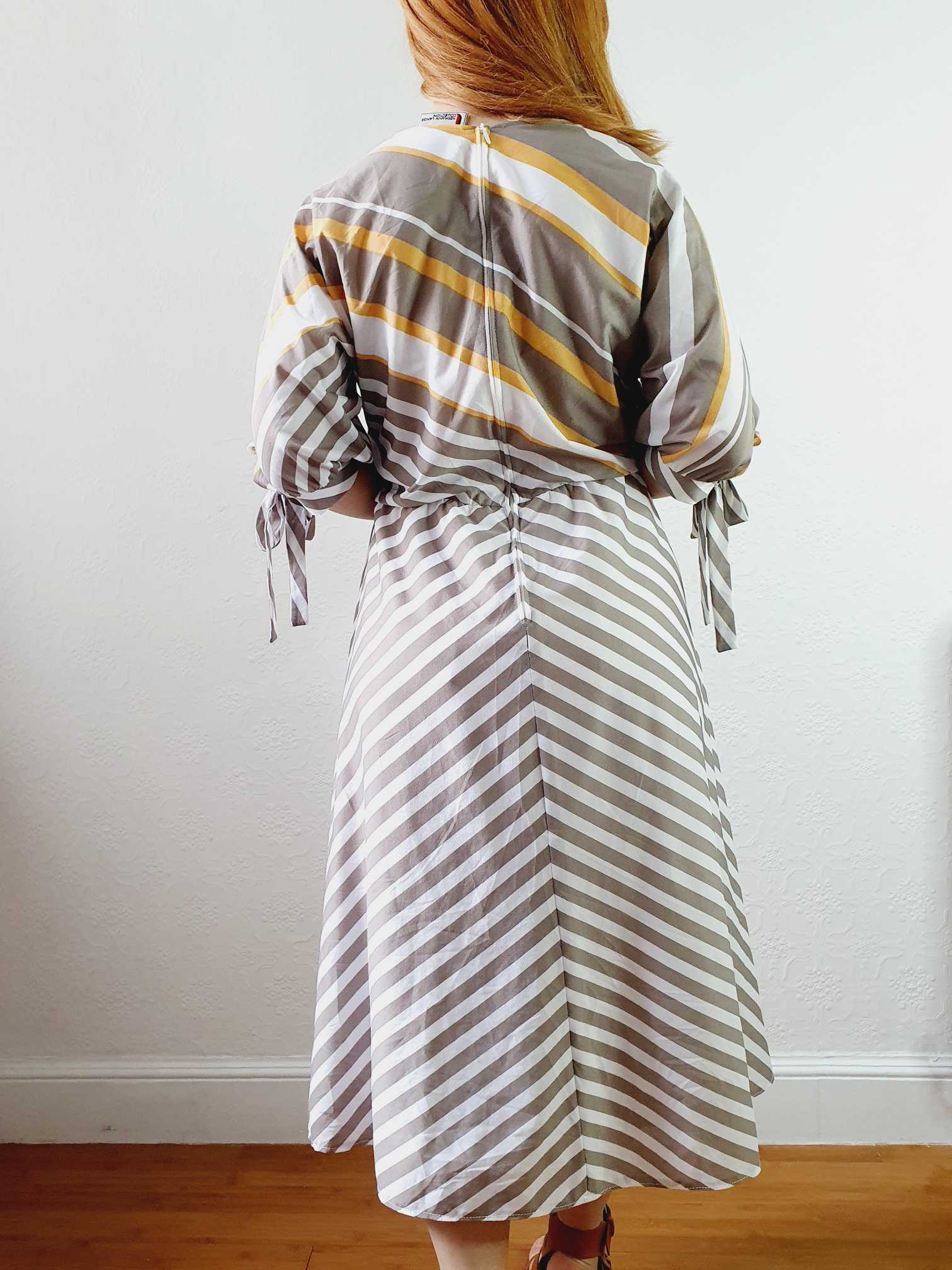 Vintage 80s Grey Striped Batwing Sleeve Dress - L - Image 7
