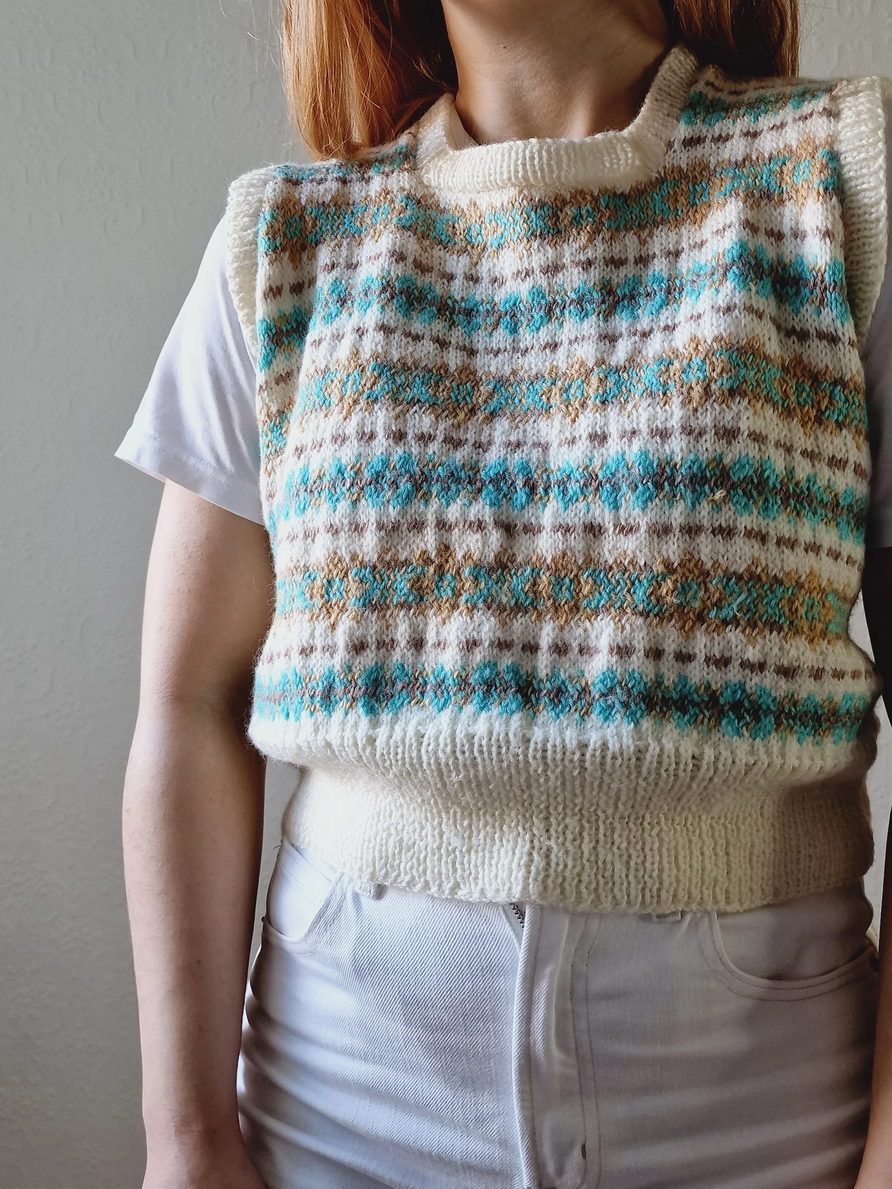 Vintage 80s Handknitted Fairisle Short Vest with Square Neckline - S - Image 12