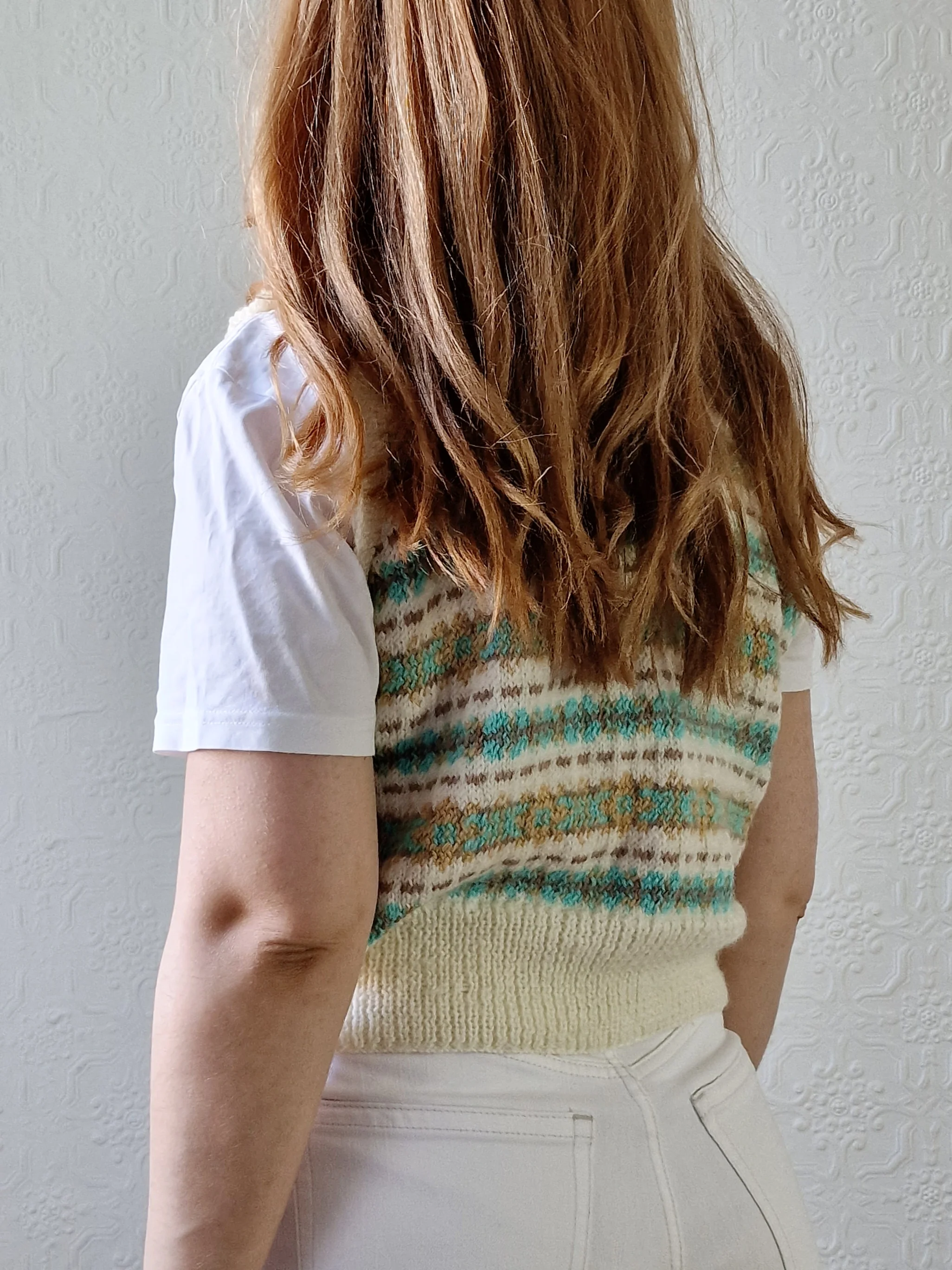 Vintage 80s Handknitted Fairisle Short Vest with Square Neckline - S - Image 5