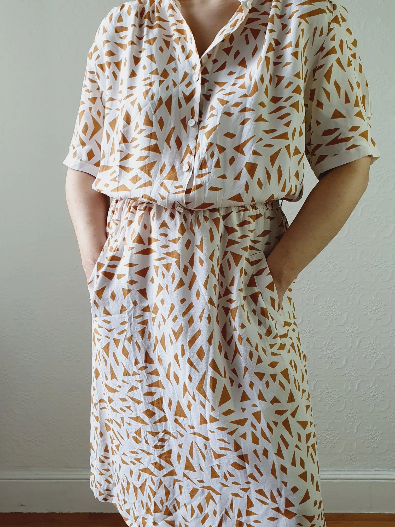 Vintage 80s Short Sleeve White Dress with Mustard Abstract Pattern - S/M - Image 11