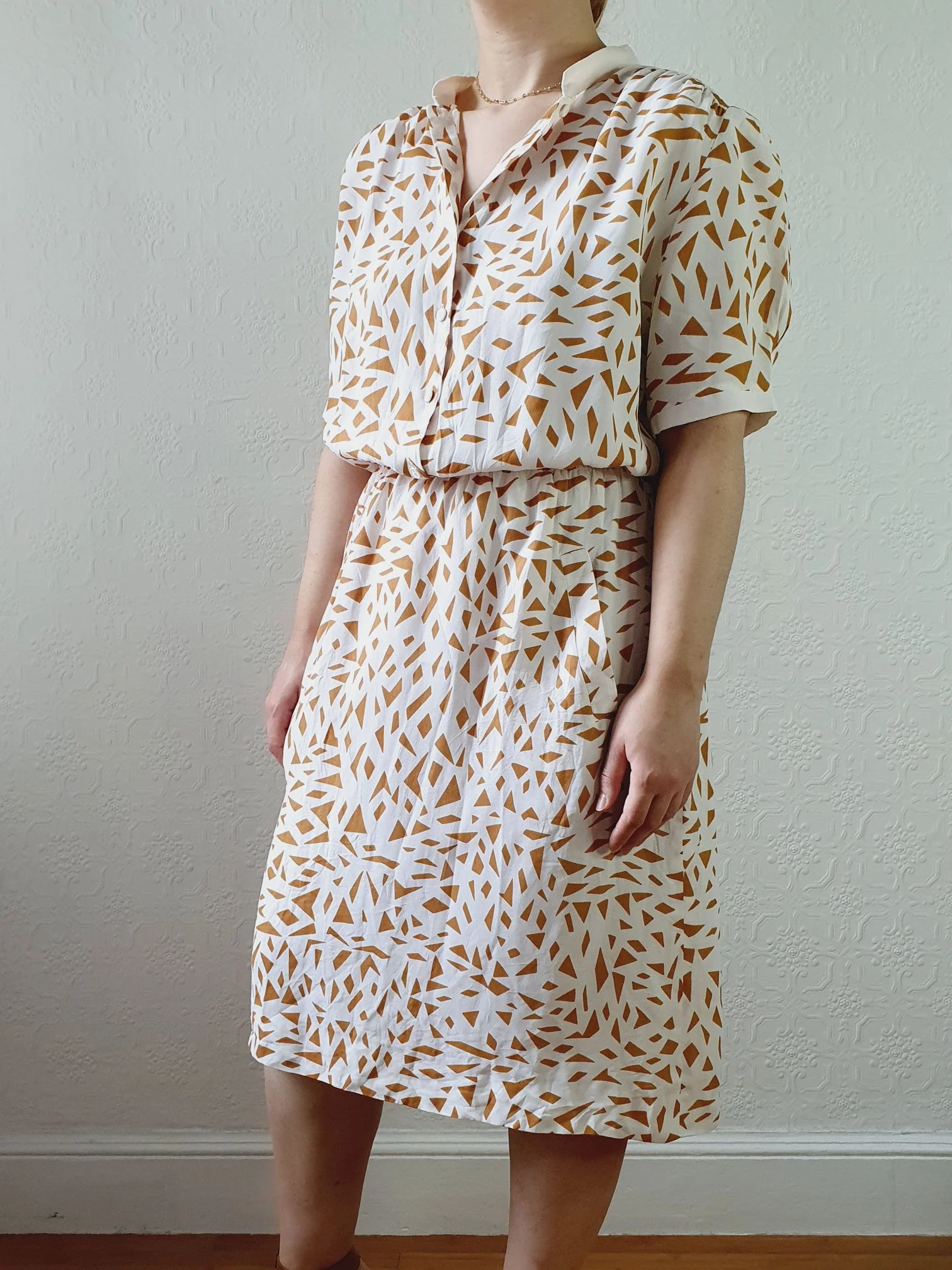 Vintage 80s Short Sleeve White Dress with Mustard Abstract Pattern - S/M - Image 5