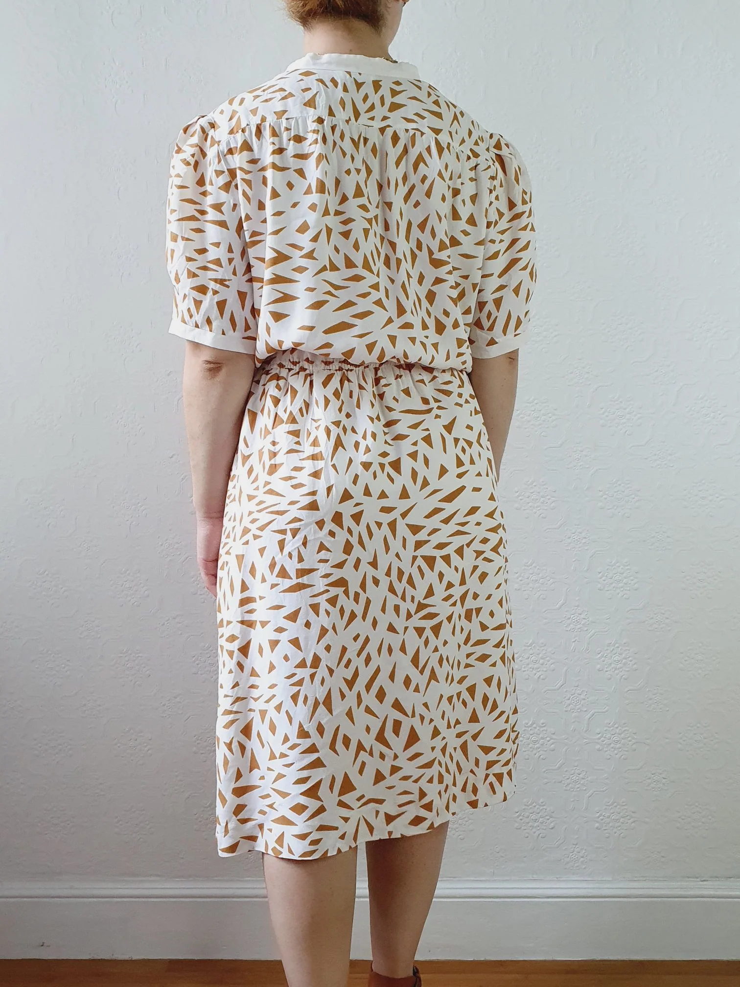 Vintage 80s Short Sleeve White Dress with Mustard Abstract Pattern - S/M - Image 6