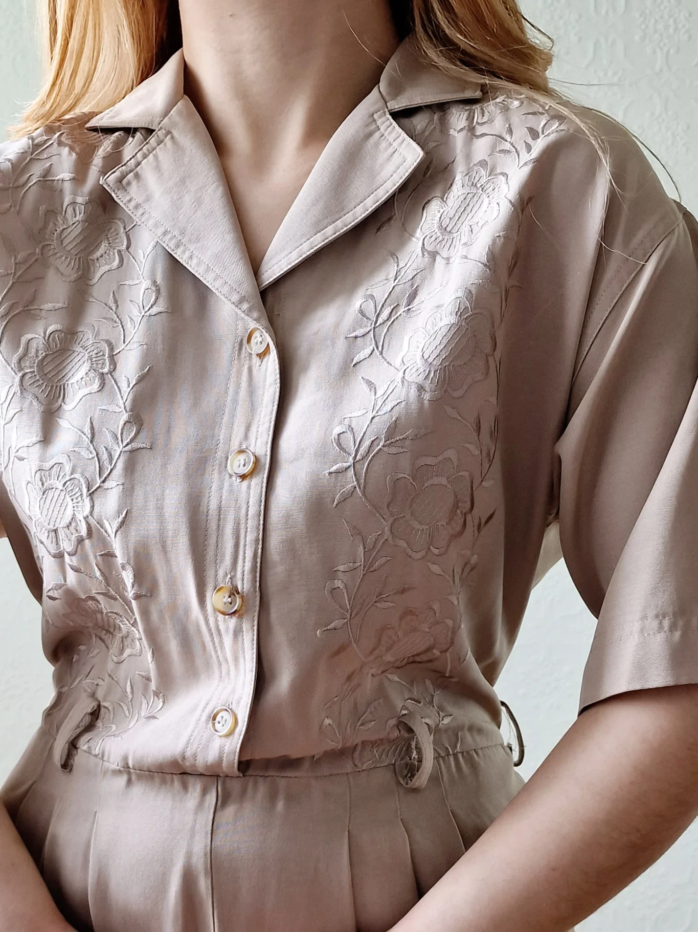 Vintage 80s Taupe Embroidered Playsuit with Short Sleeves - M - Image 2