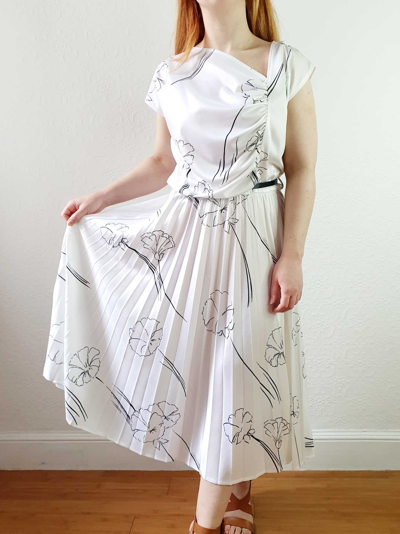 Vintage 80s White Floral Dress with Asymmetrical Neckline - L/XL - Image 10