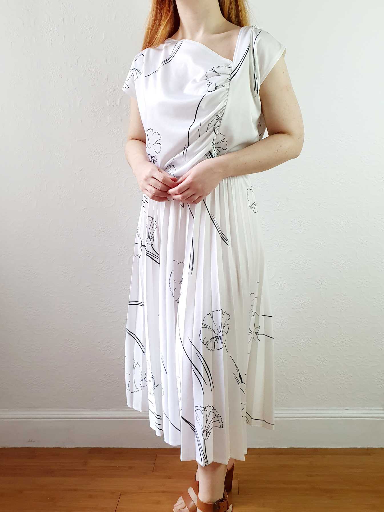 Vintage 80s White Floral Dress with Asymmetrical Neckline - L/XL - Image 11