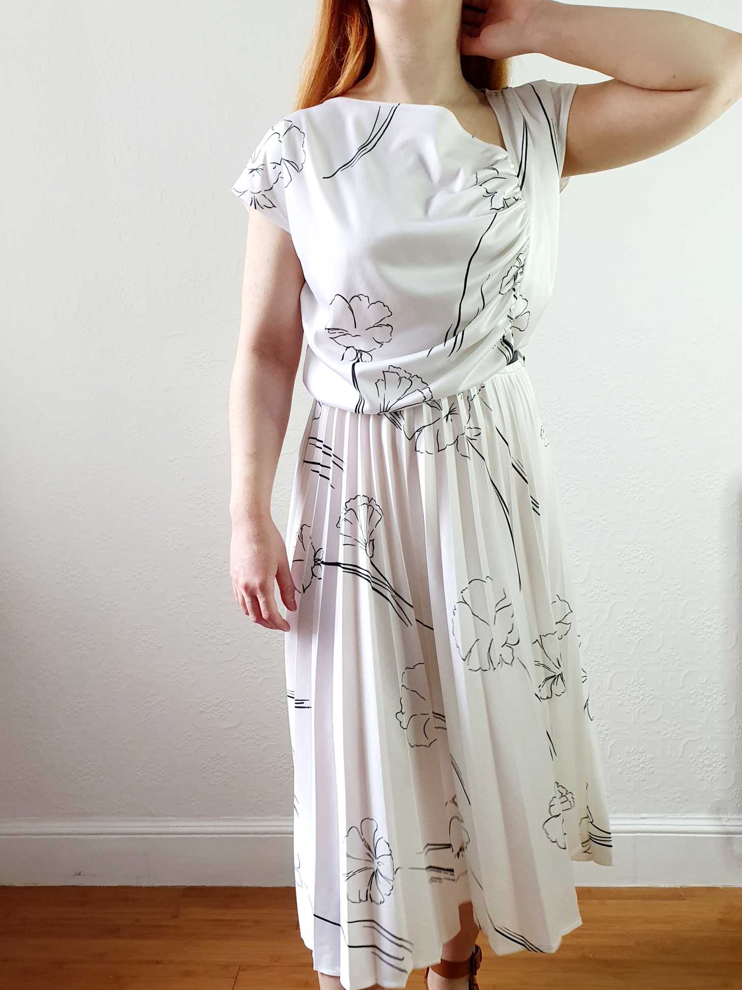 Vintage 80s White Floral Dress with Asymmetrical Neckline - L/XL - Image 2