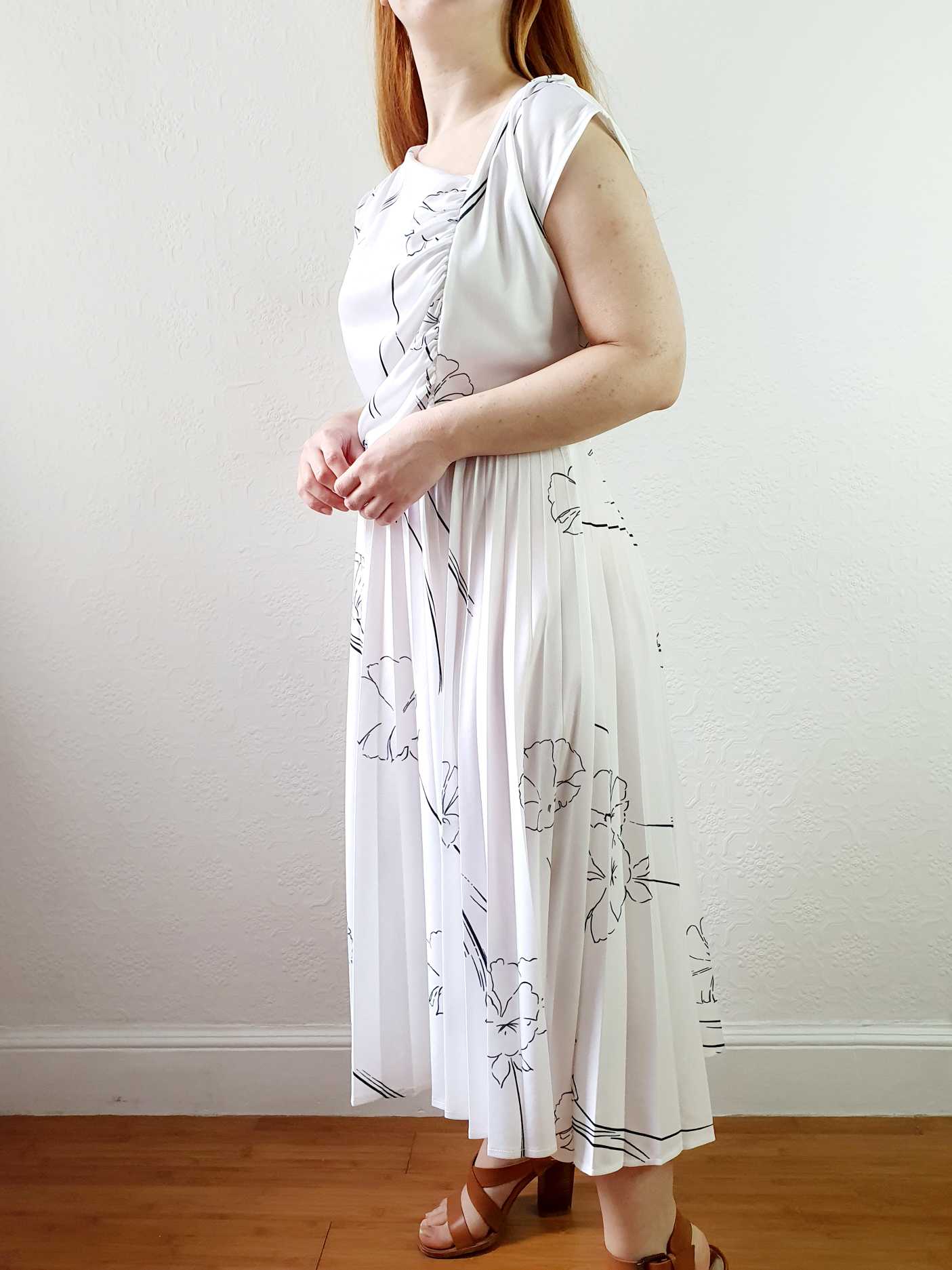 Vintage 80s White Floral Dress with Asymmetrical Neckline - L/XL - Image 4
