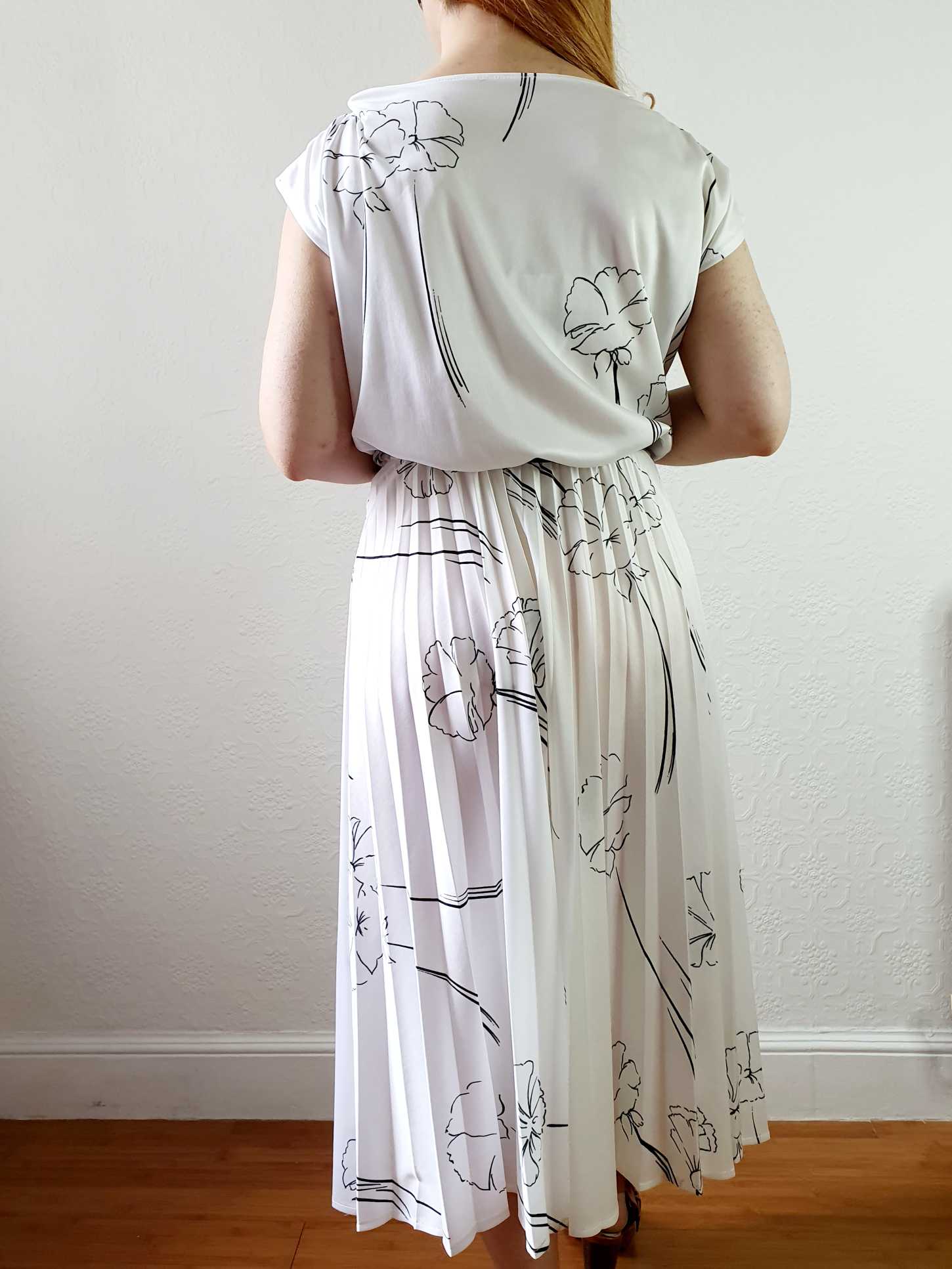Vintage 80s White Floral Dress with Asymmetrical Neckline - L/XL - Image 5