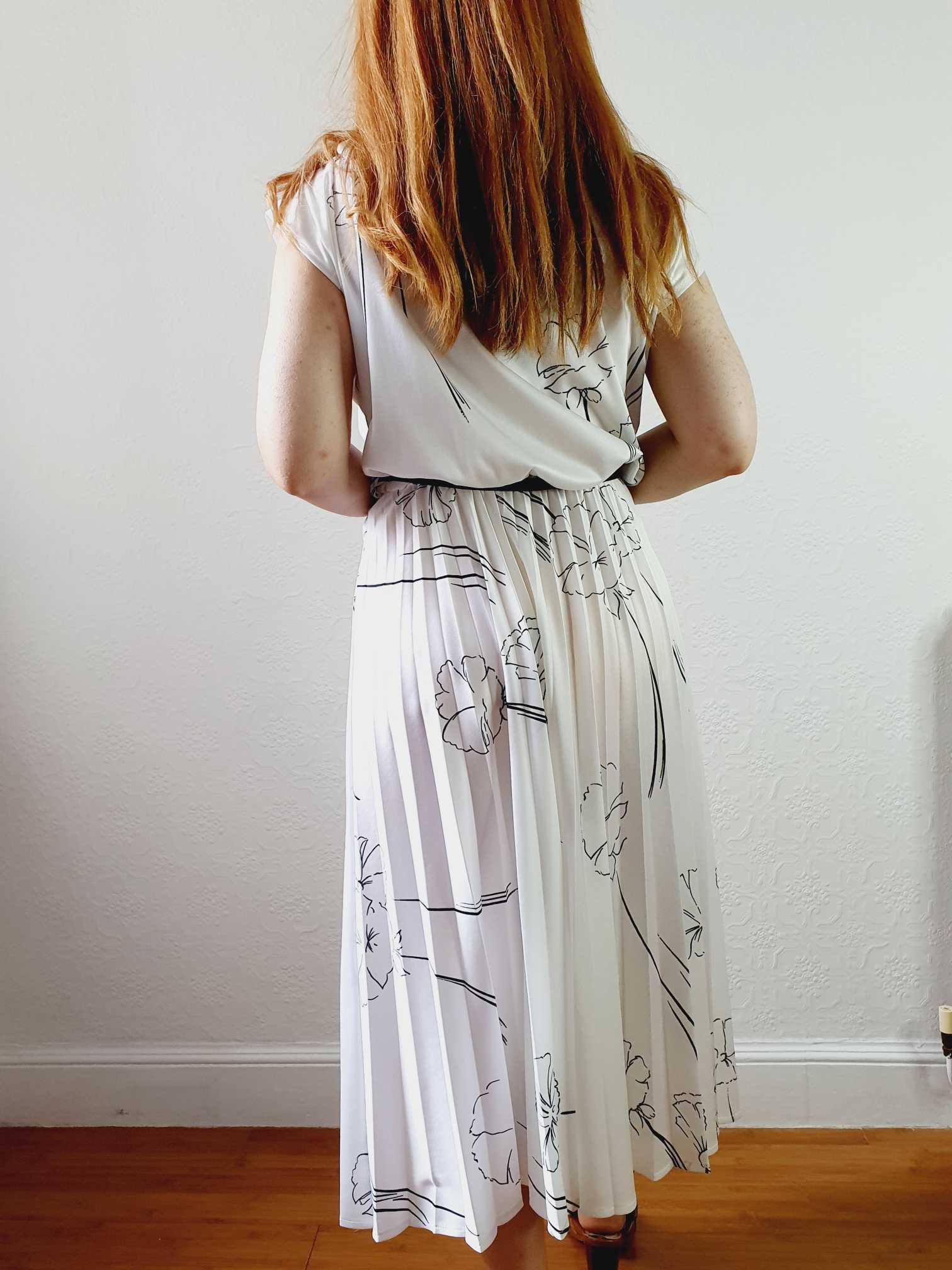 Vintage 80s White Floral Dress with Asymmetrical Neckline - L/XL - Image 7