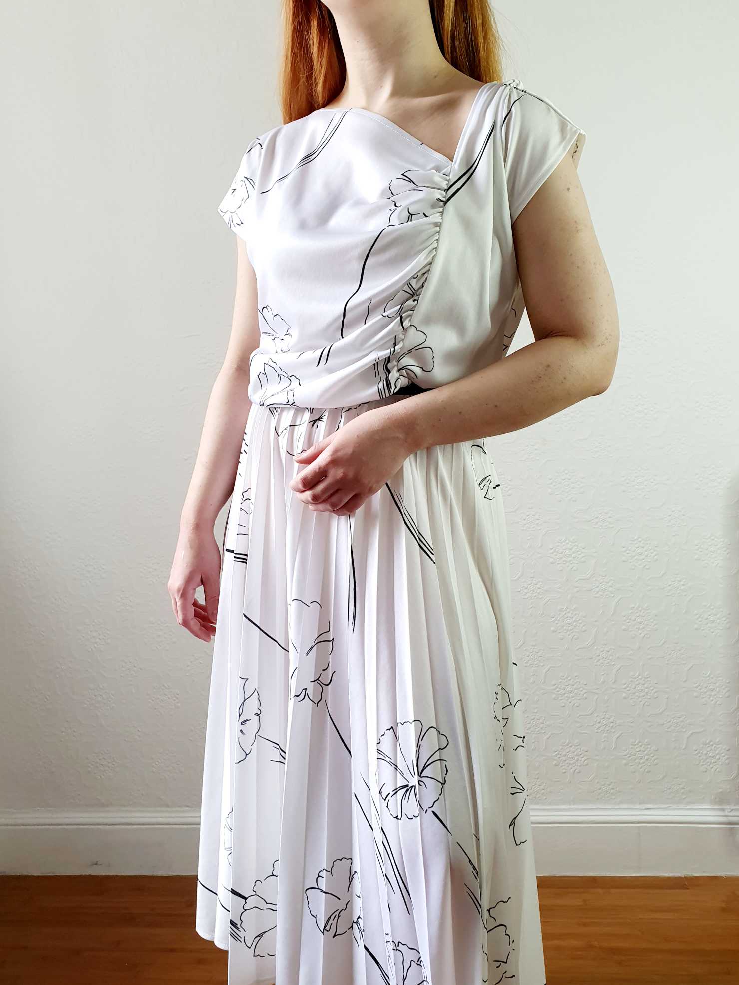 Vintage 80s White Floral Dress with Asymmetrical Neckline - L/XL - Image 9