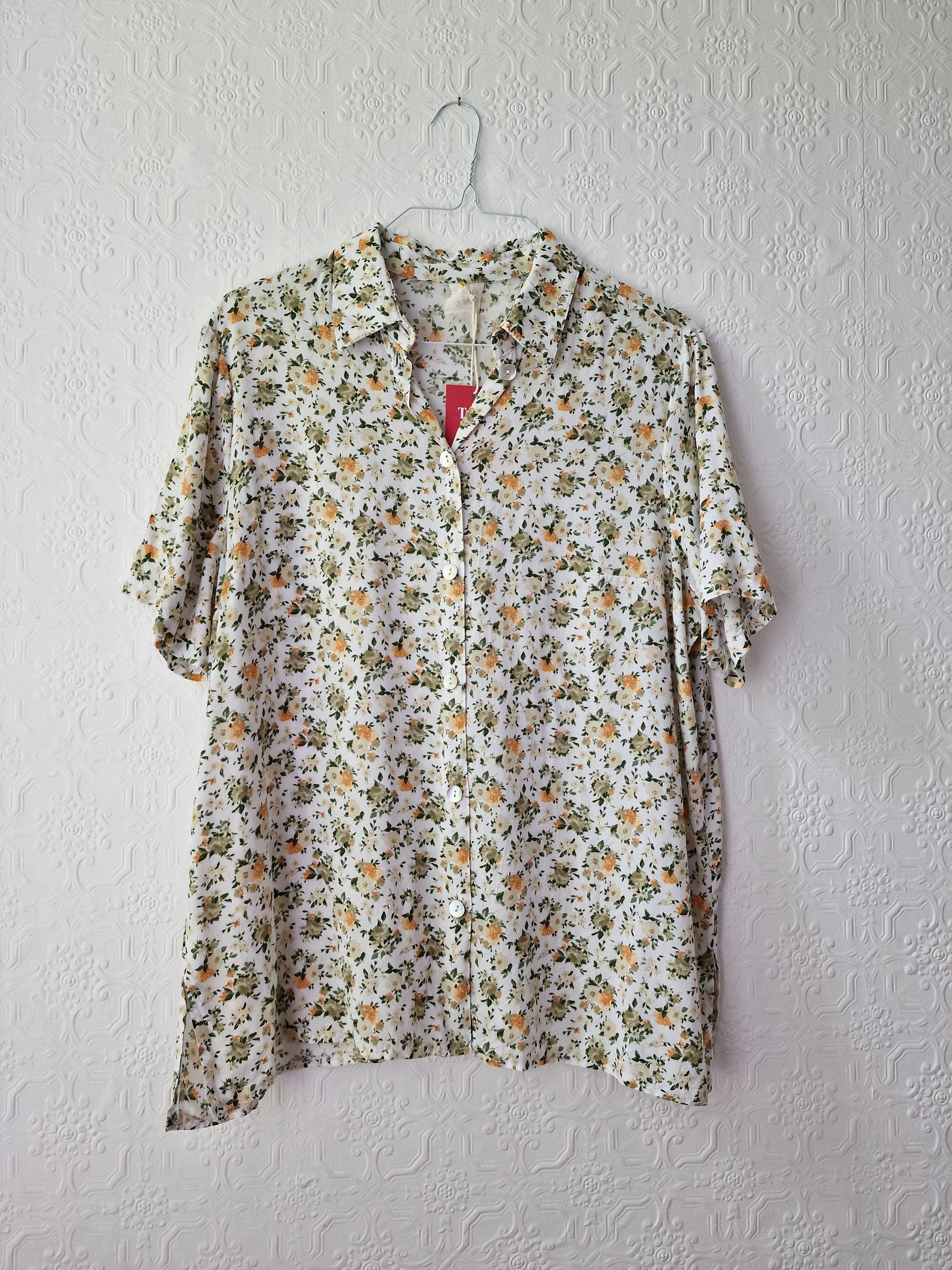 Vintage 80s White Short Sleeve Blouse with Green Floral Print - L - Image 10