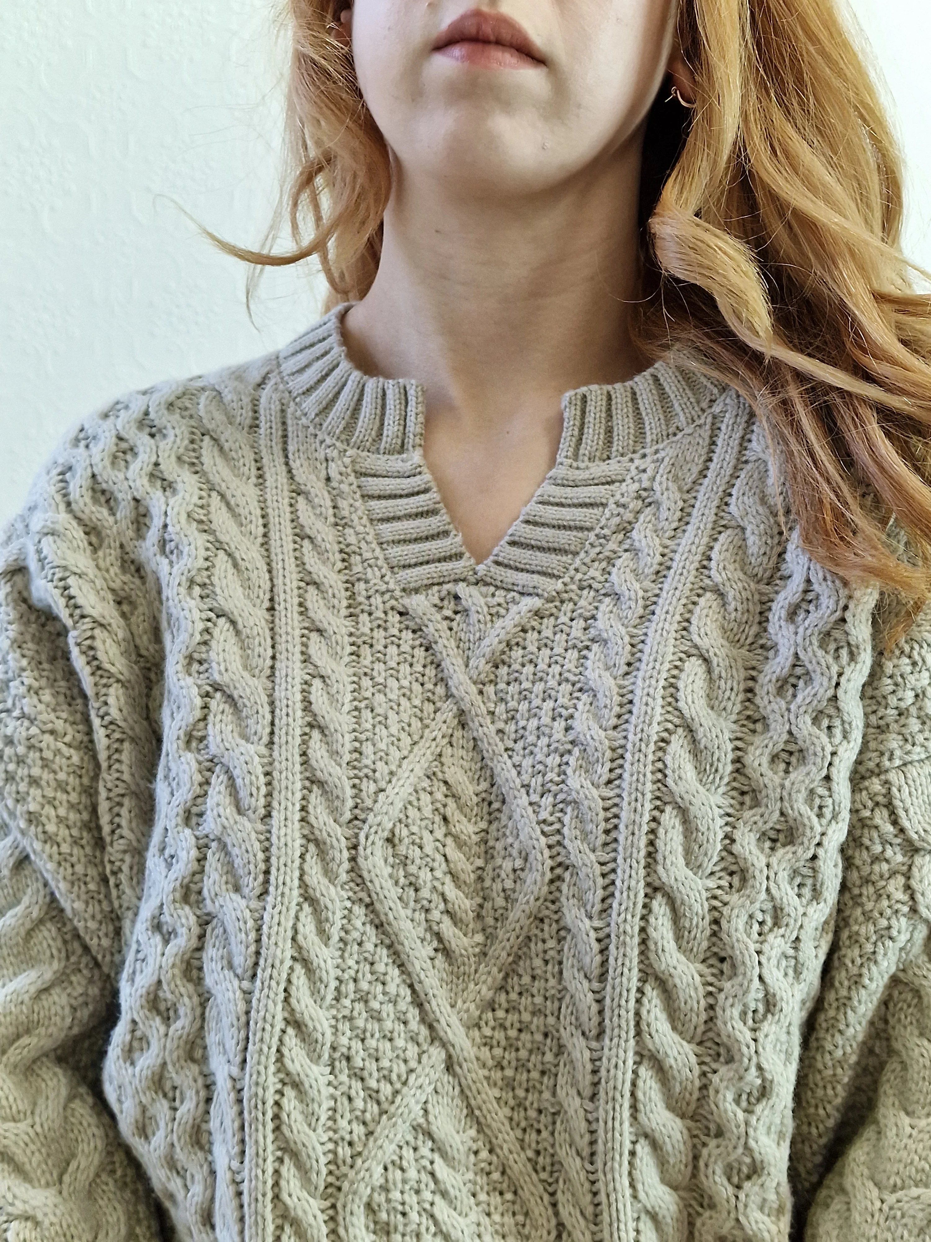 Vintage 90s Beige Grey Cable Knit Aran Jumper with Split Crew Neck - L - Image 4
